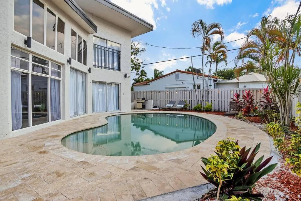 Stunning 2 Story Villa with Pool