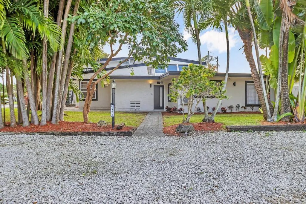 Stunning 2 Story Villa with Pool