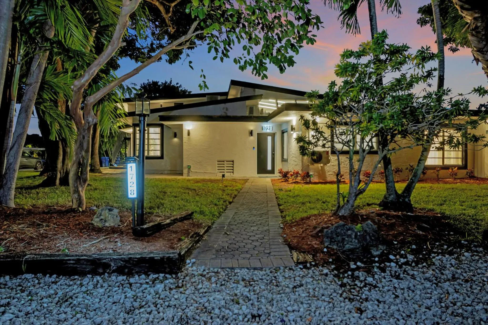 Stunning 2 Story Villa with Pool