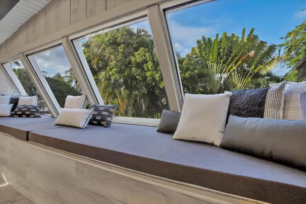 Stunning 2 Story Villa with Pool