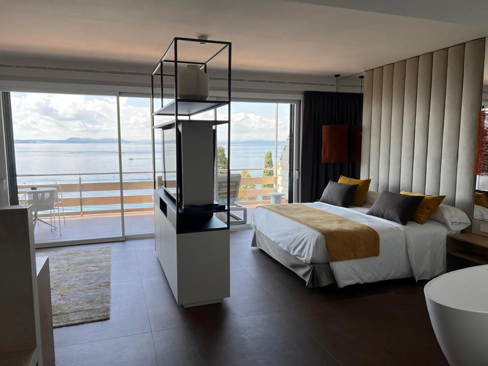 Bed in Canyelles Platja