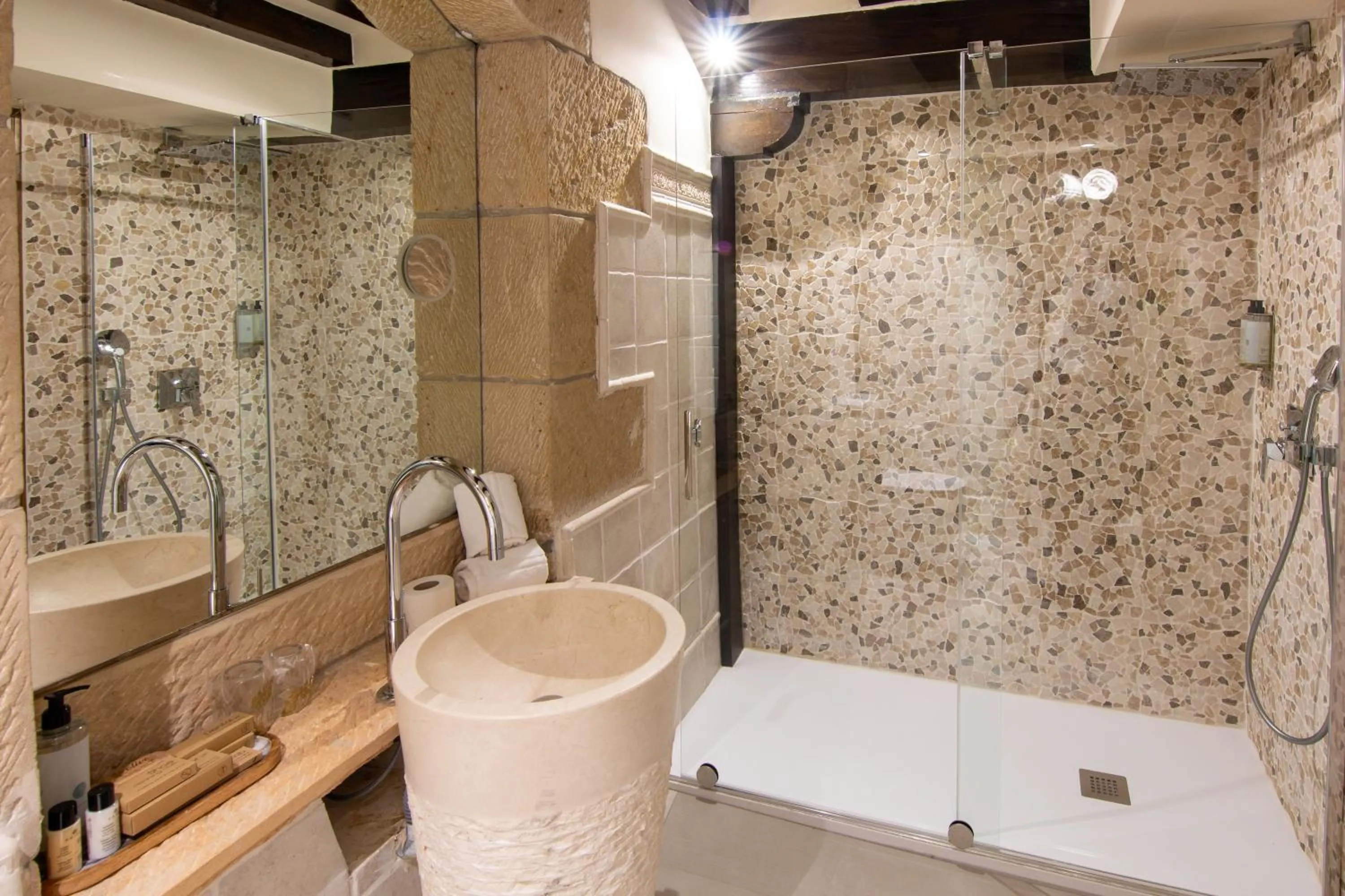 Shower in Hotel Casa del Marqués