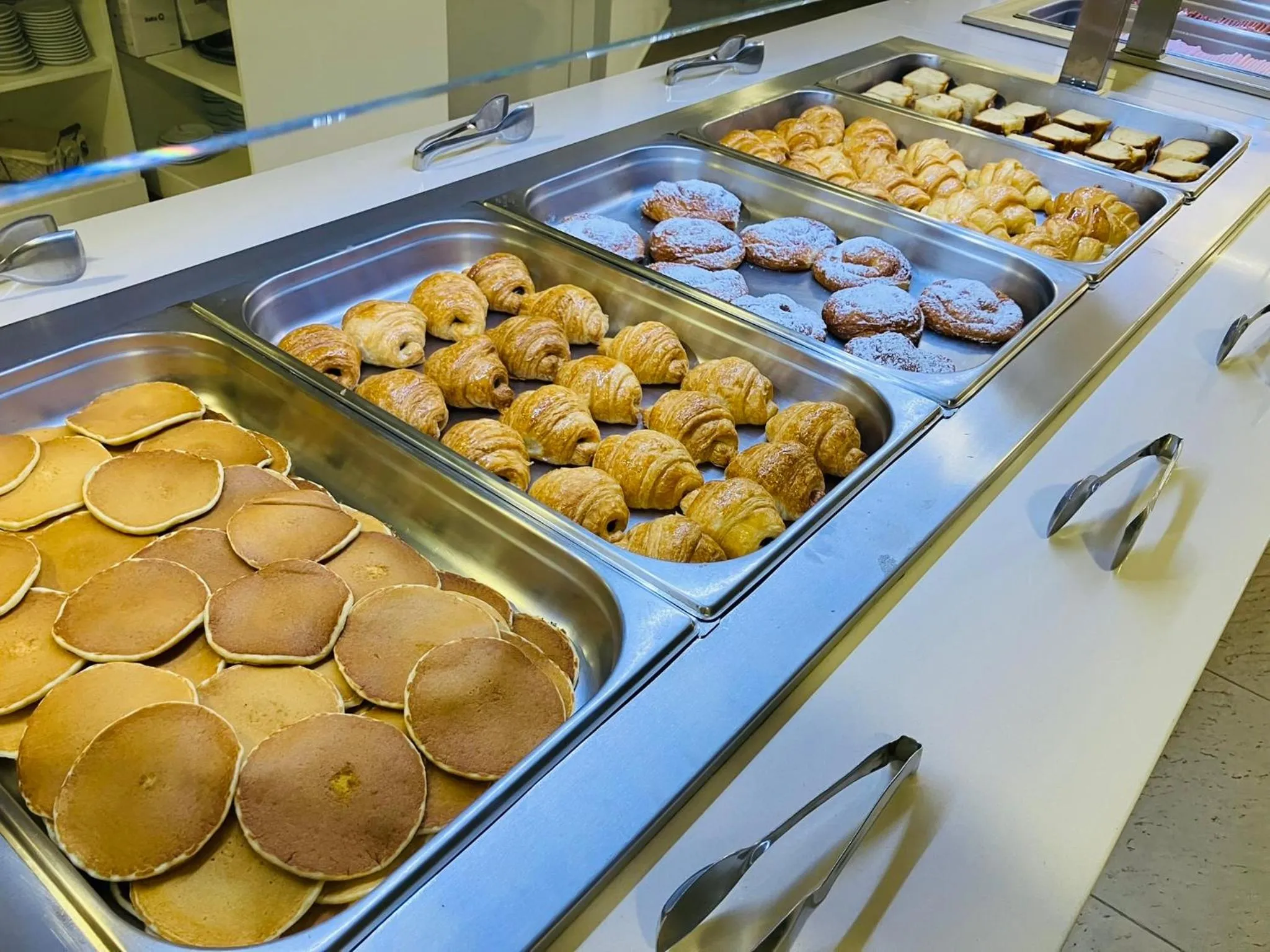 Buffet breakfast in Hotel Susuqui