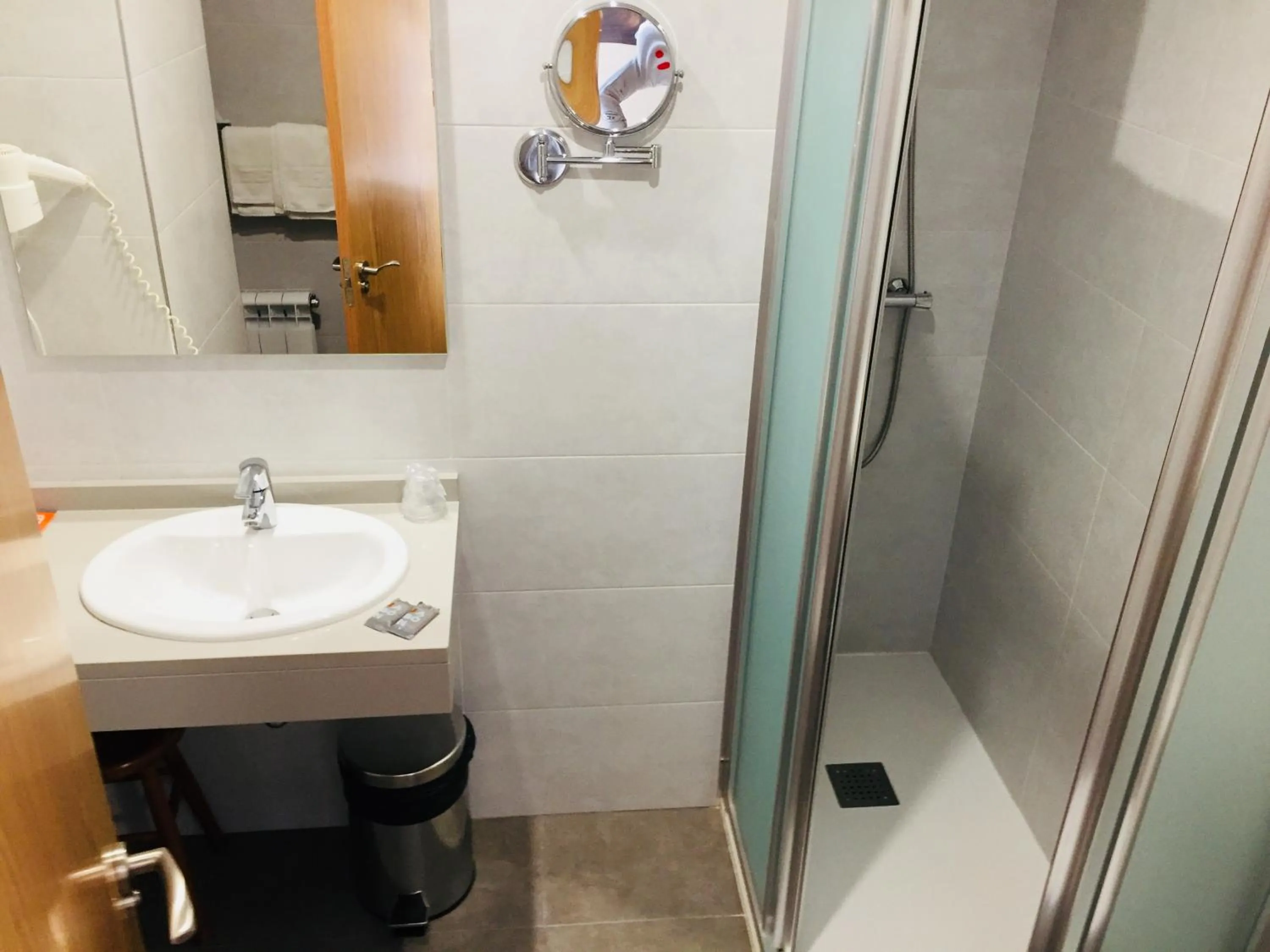 Shower in Hotel Susuqui