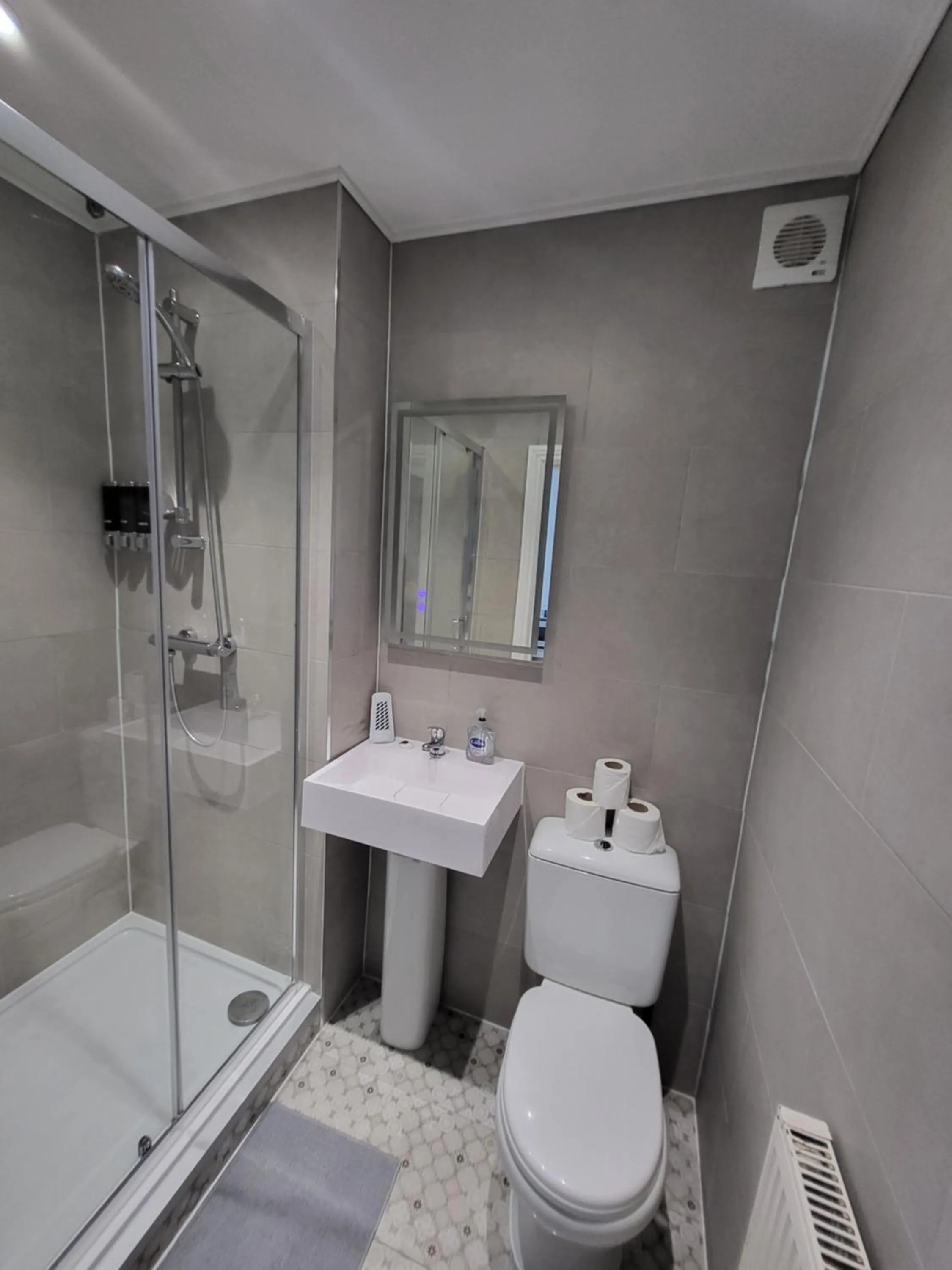 Shower in Abbey Point Hotel