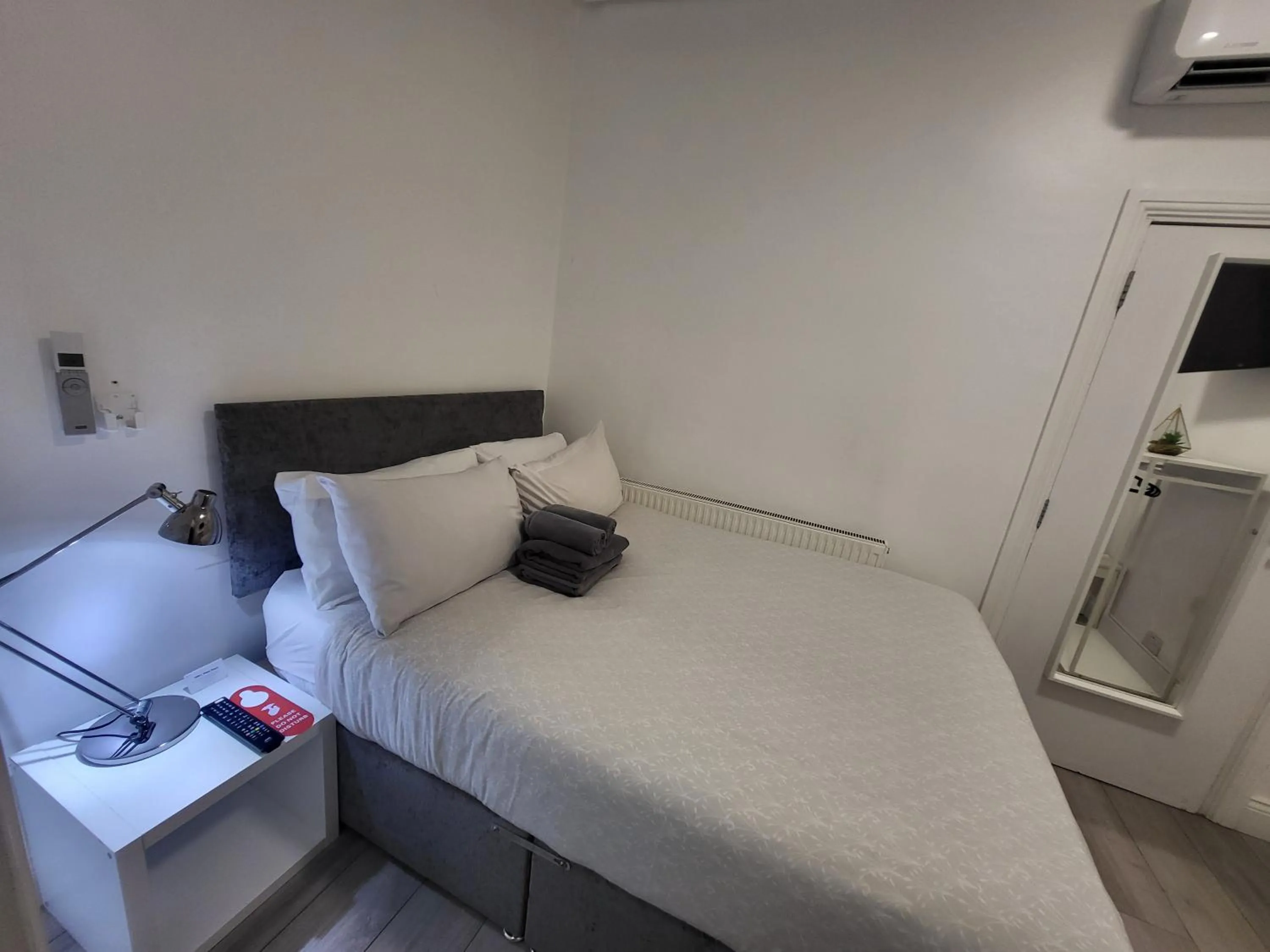 Bed in Abbey Point Hotel