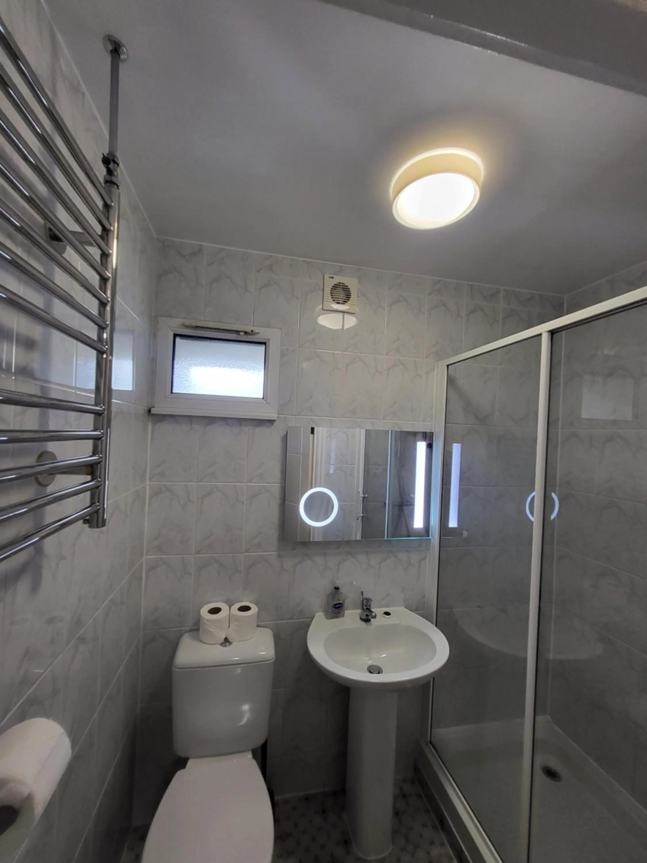 Shower in Abbey Point Hotel