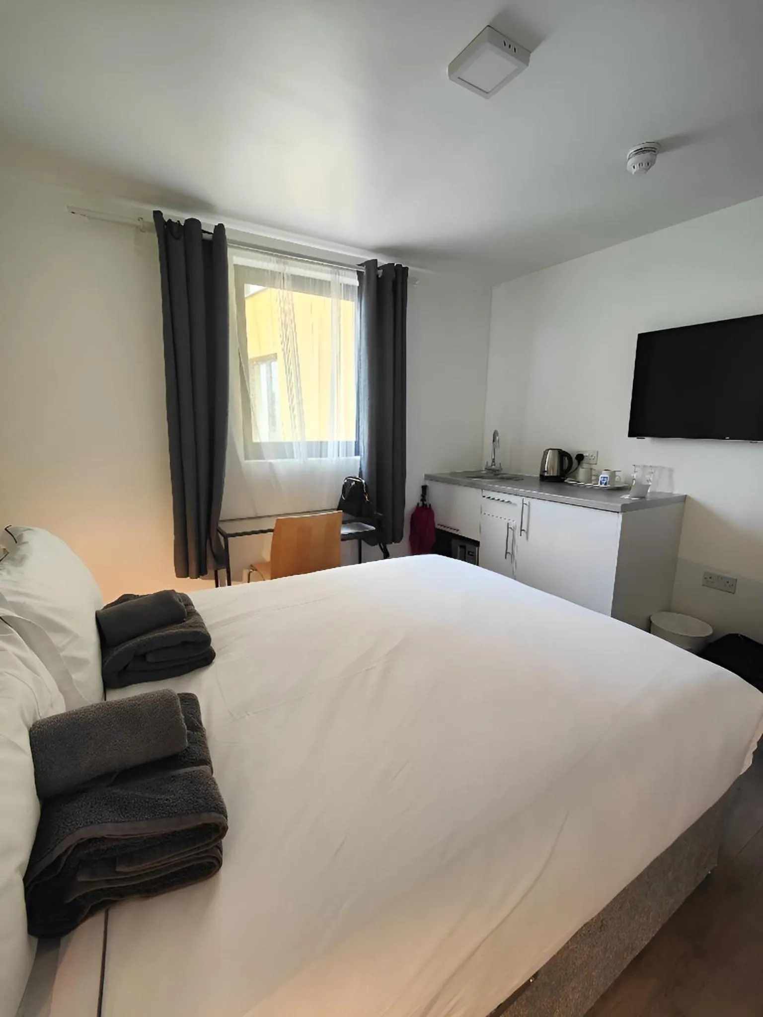 TV and multimedia, Bed in Abbey Point Hotel