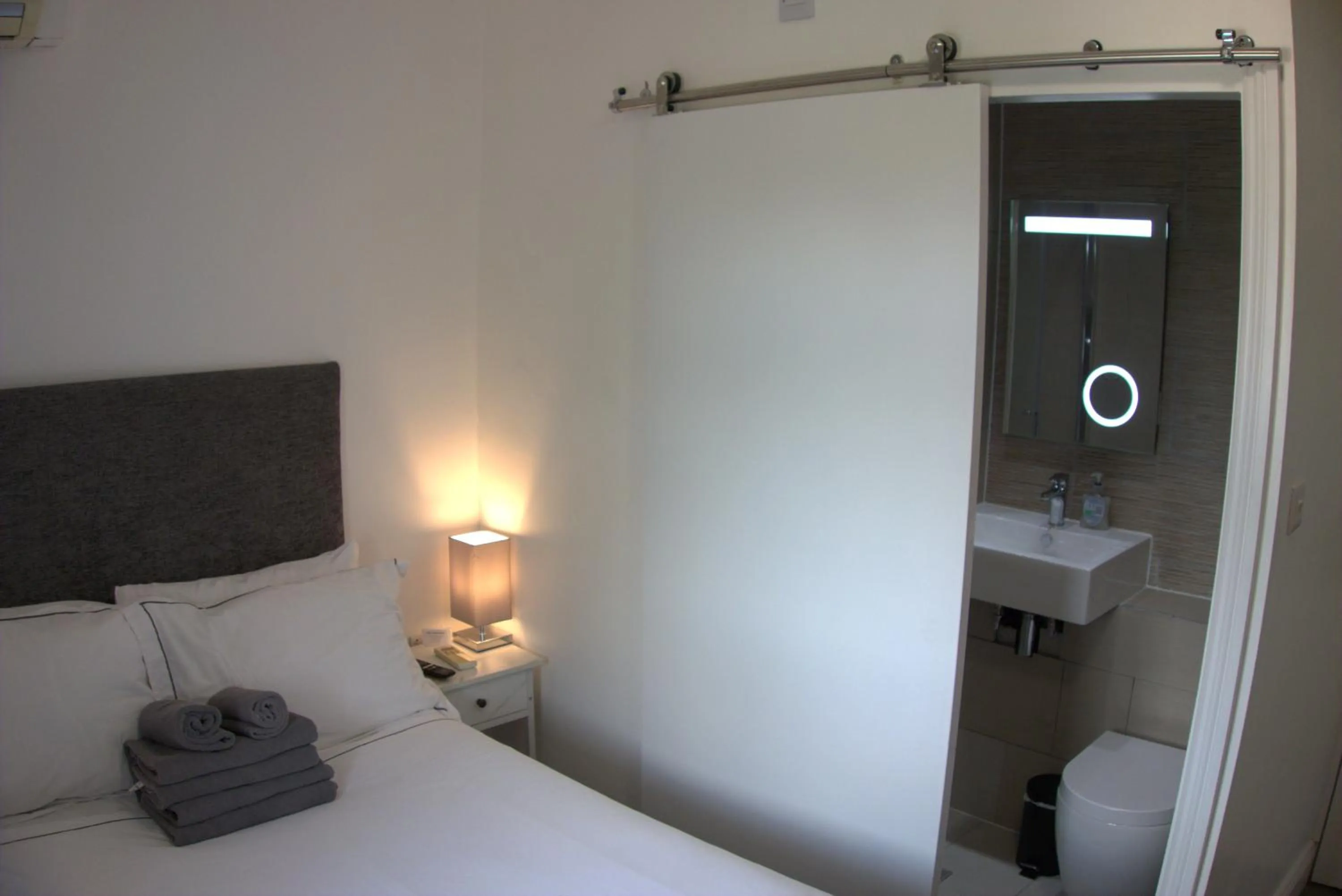 Bed in Abbey Point Hotel