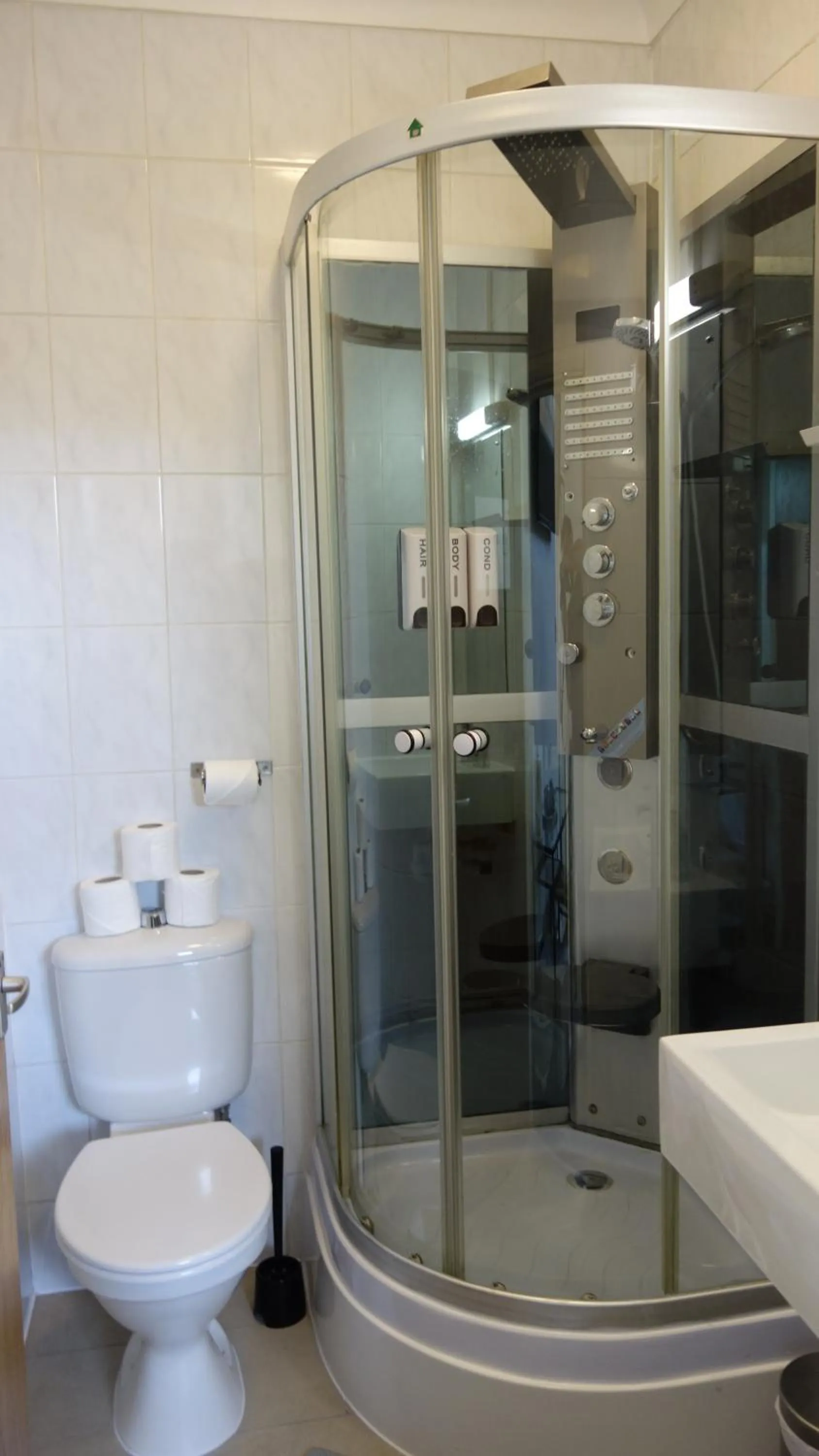 Shower in Abbey Point Hotel