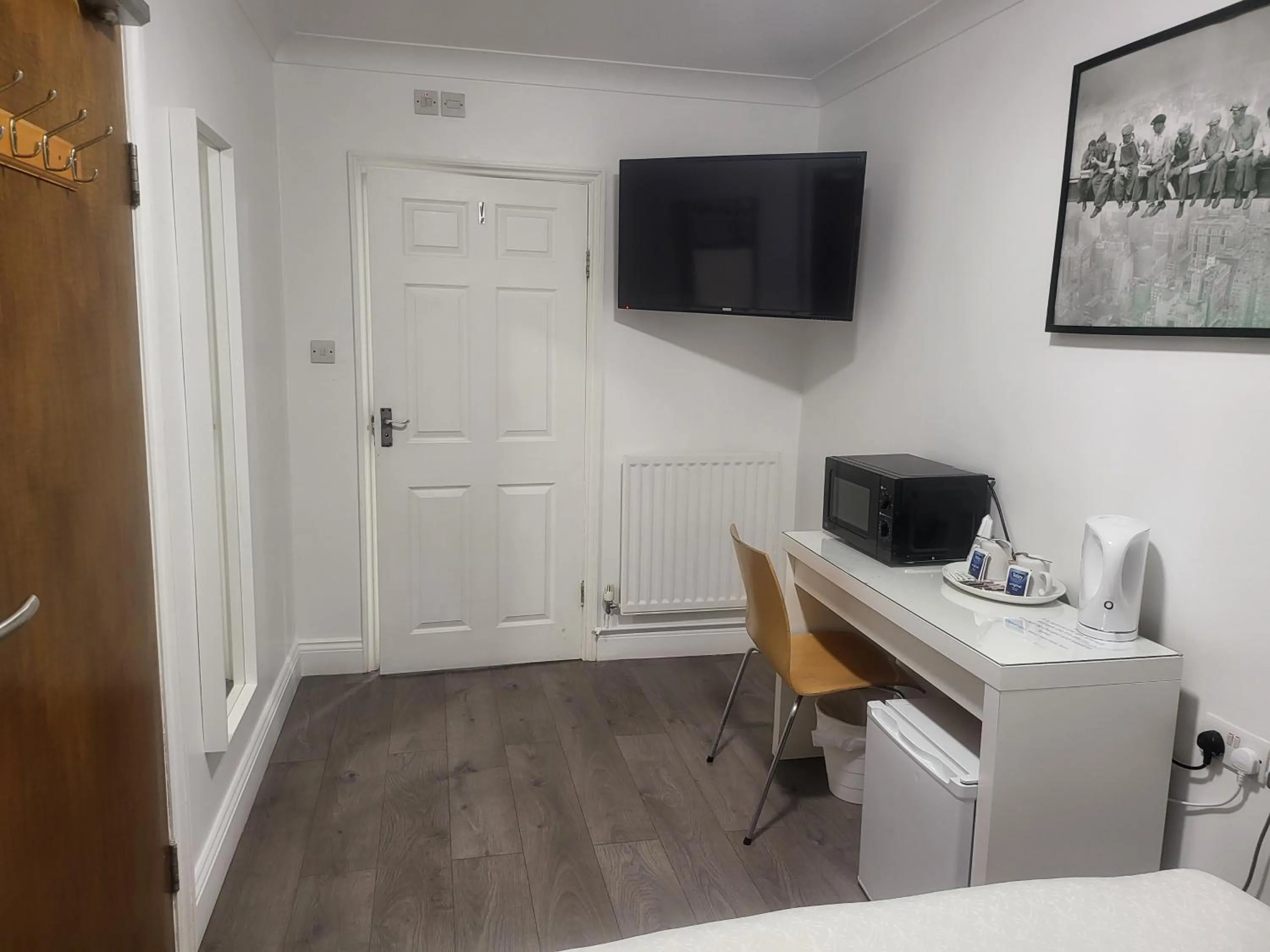 TV and multimedia in Abbey Point Hotel