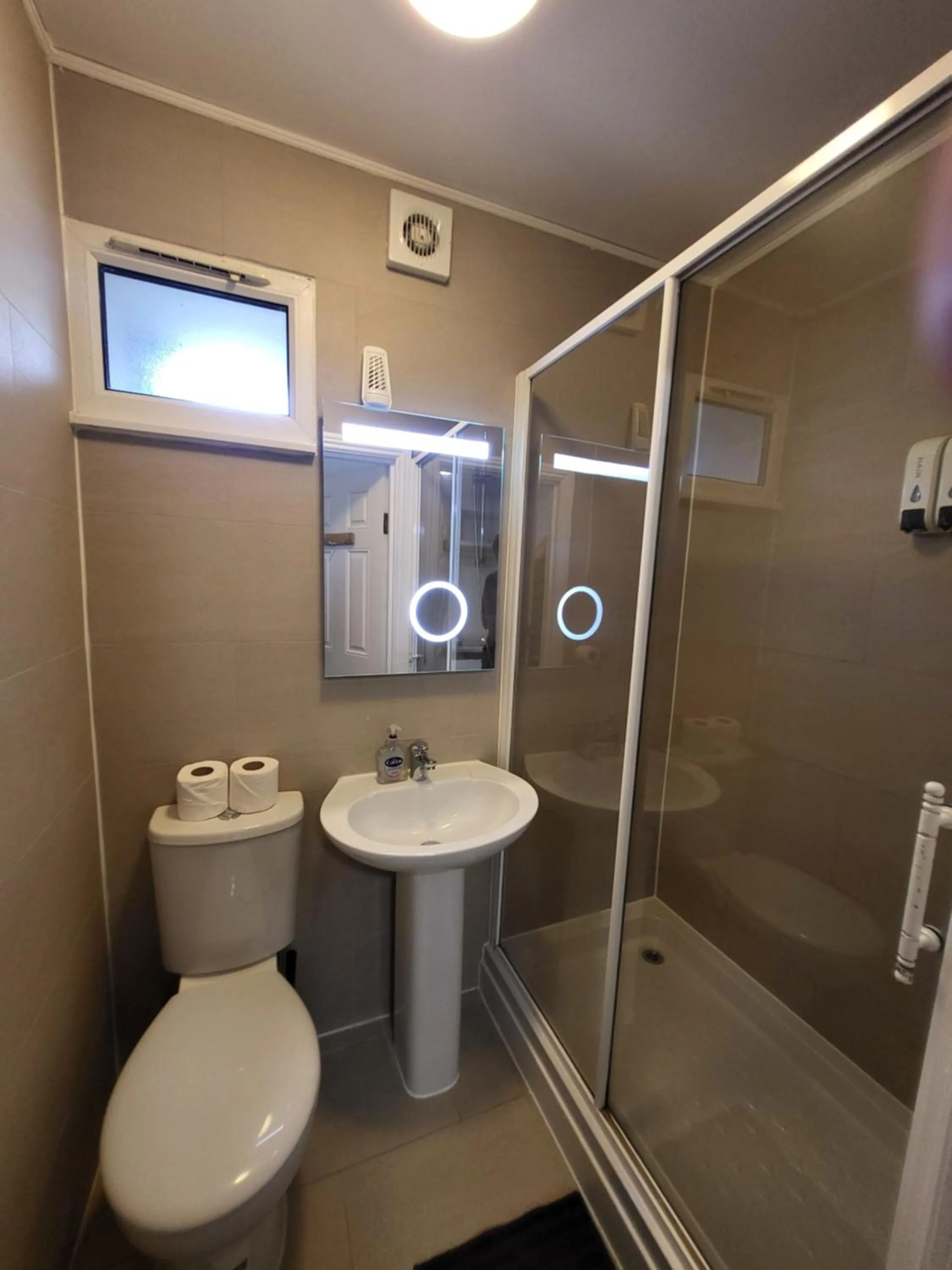 Shower in Abbey Point Hotel