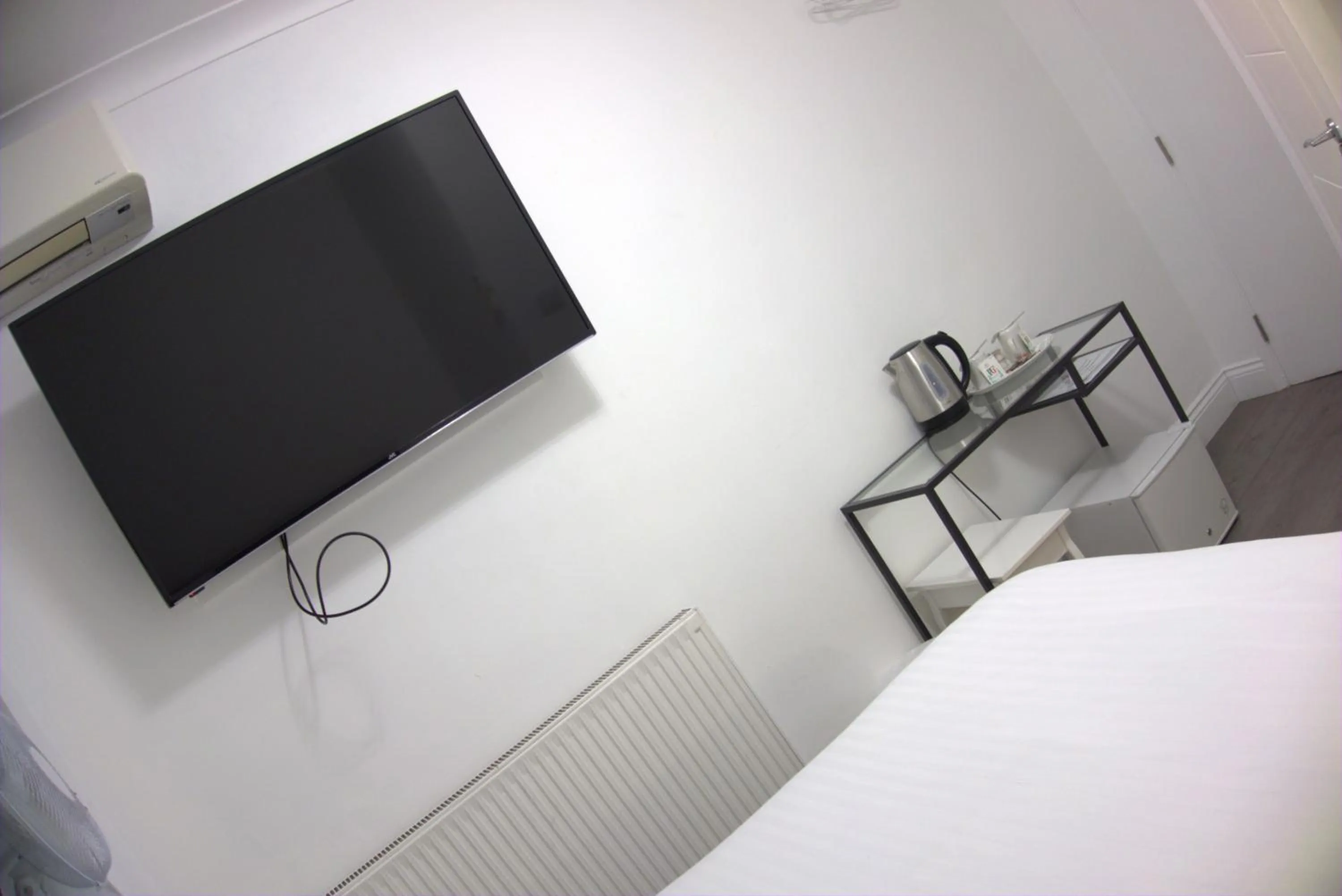 Bed in Abbey Point Hotel