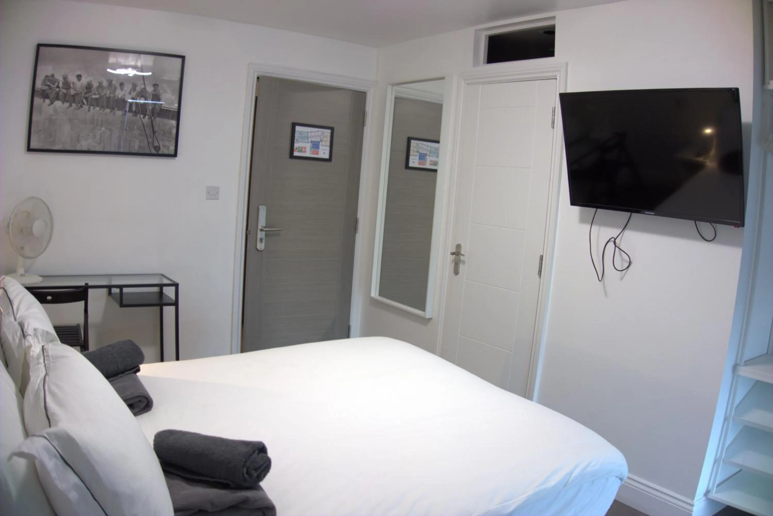 Bedroom, Bed in Abbey Point Hotel