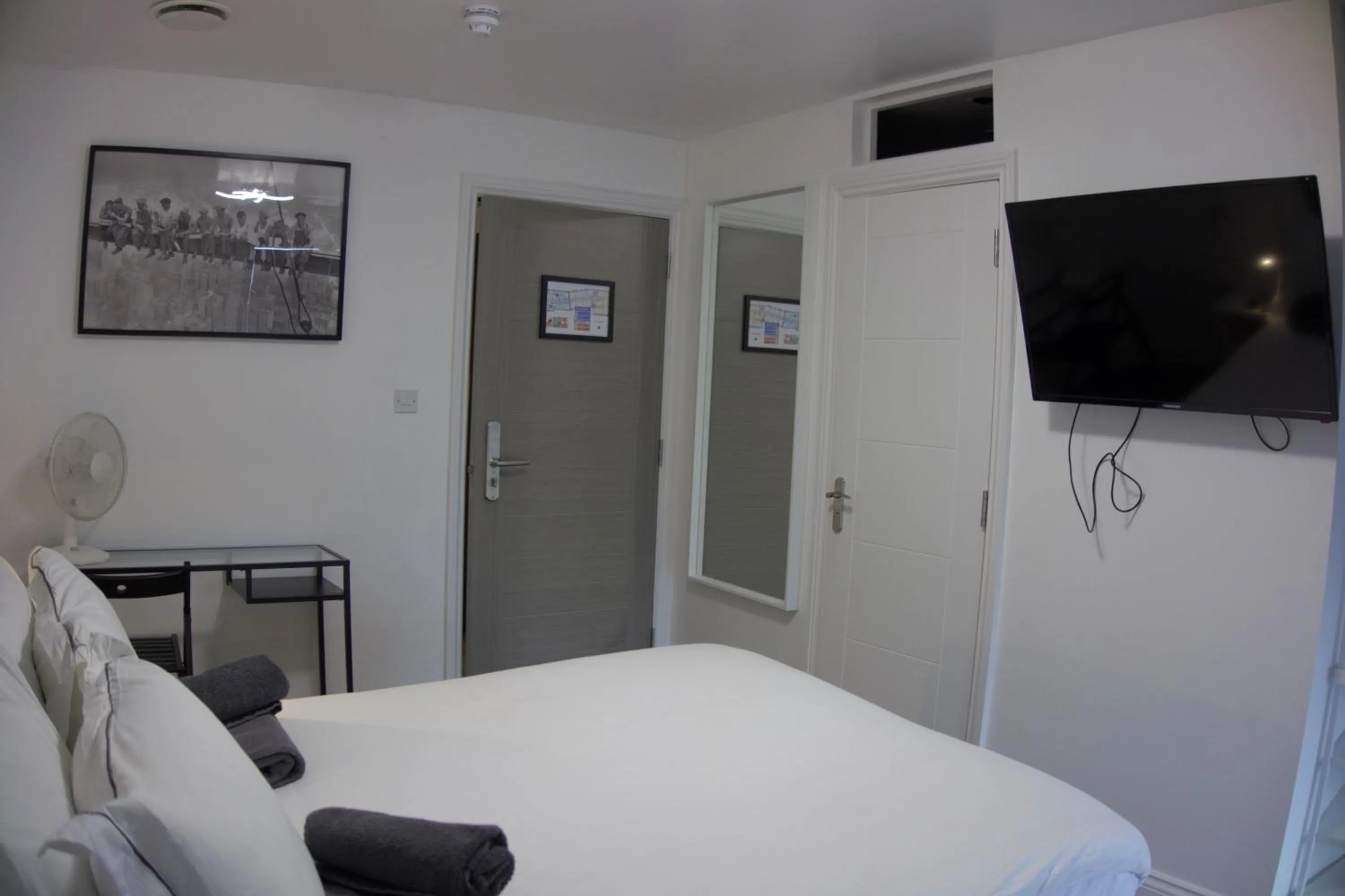 Bed in Abbey Point Hotel