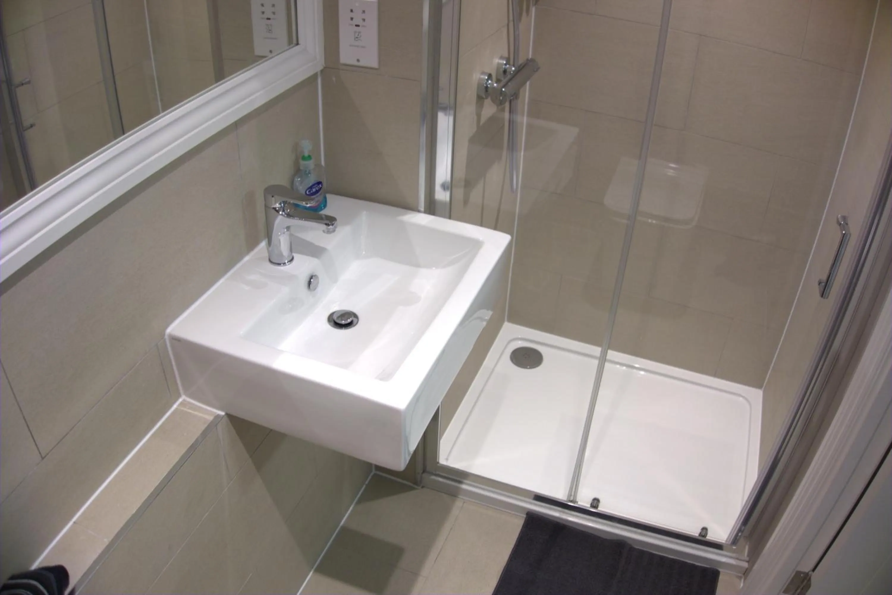 Shower in Abbey Point Hotel