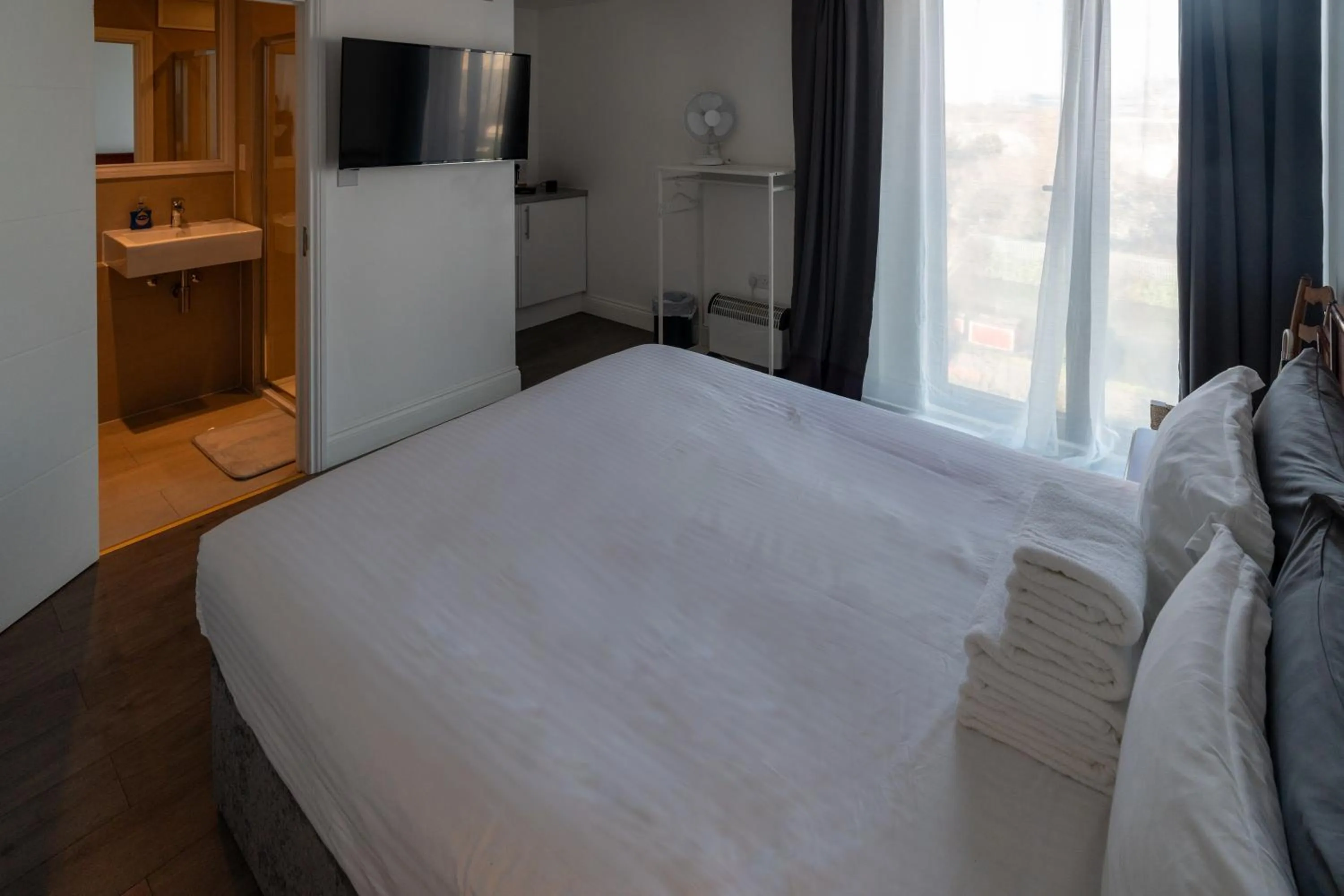 Bed in Abbey Point Hotel