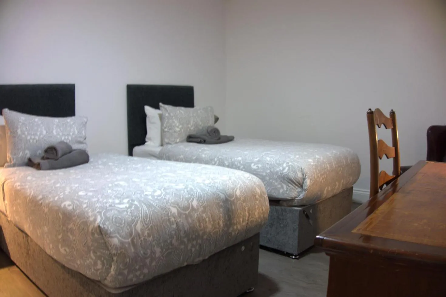 Bedroom, Bed in Abbey Point Hotel