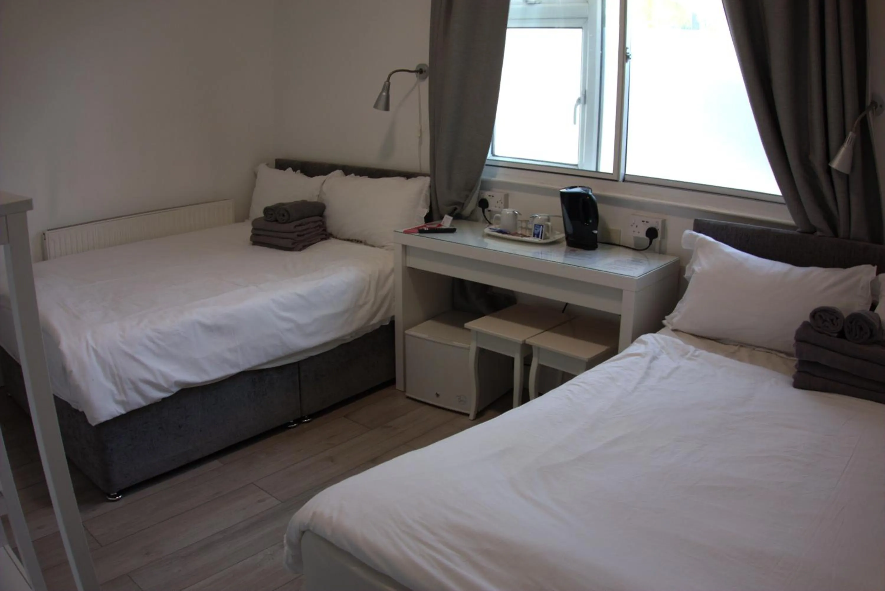 Bedroom, Bed in Abbey Point Hotel