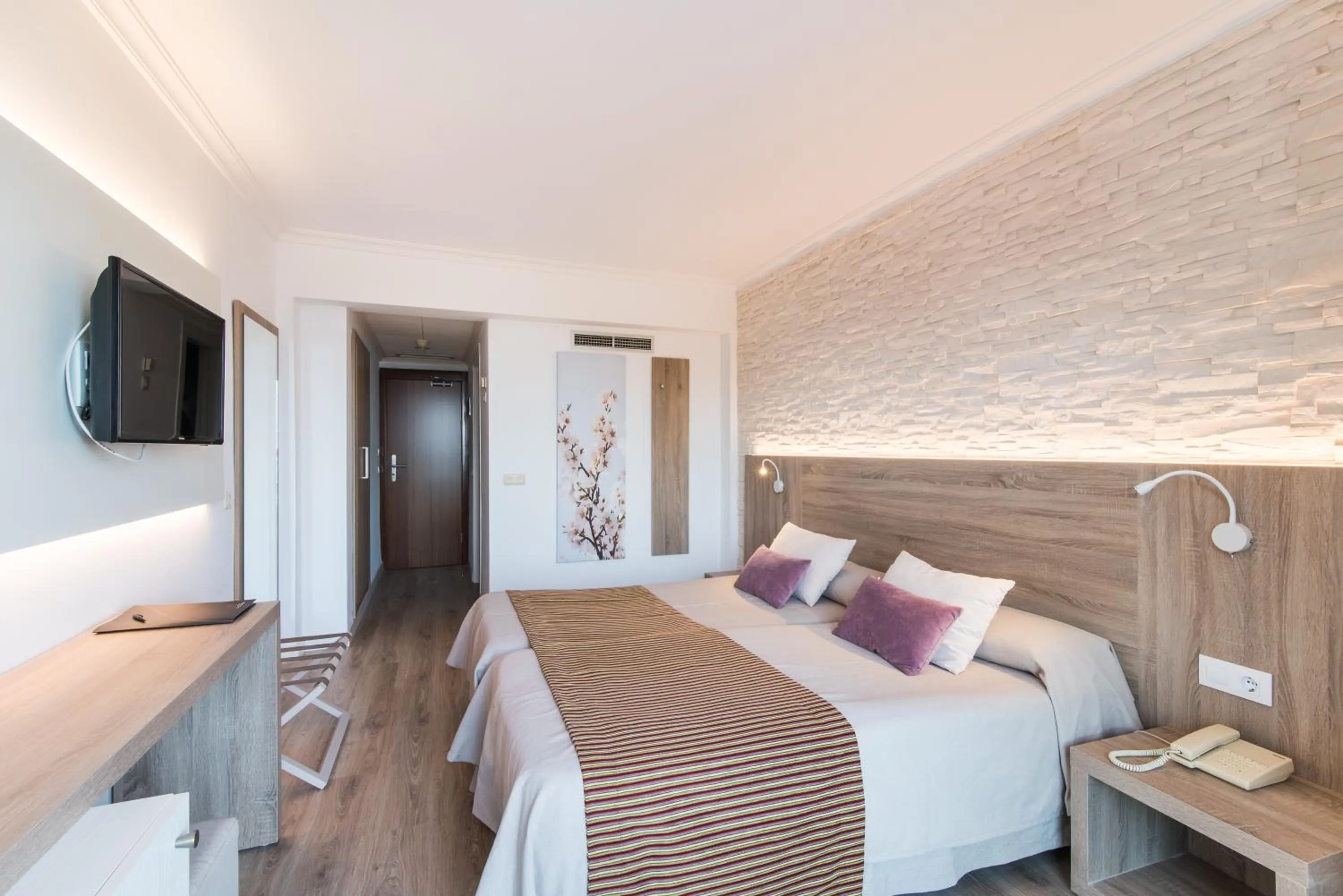 Photo of the whole room, Bed in Hotel Na Taconera