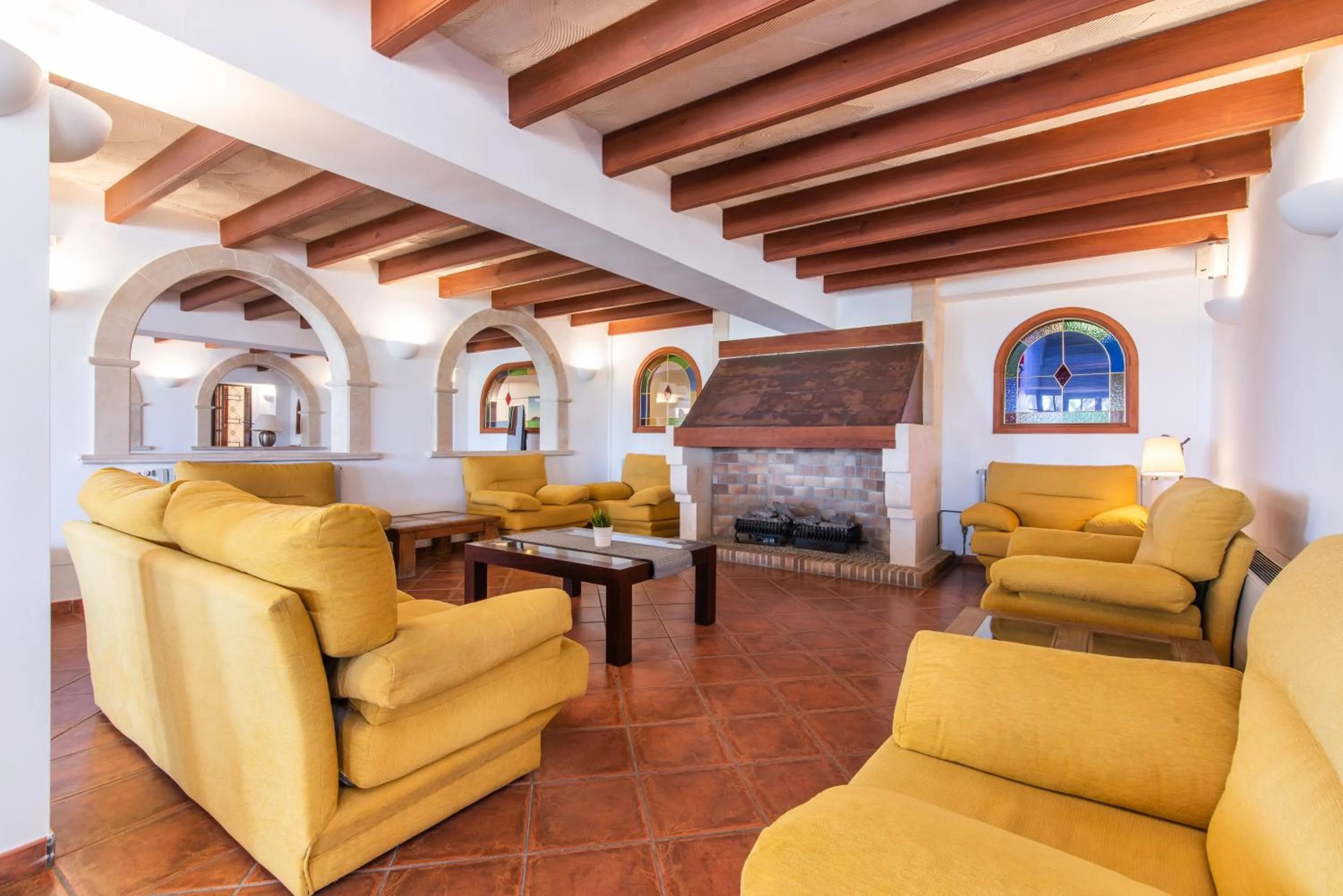 Communal lounge/ TV room in Hotel Na Taconera