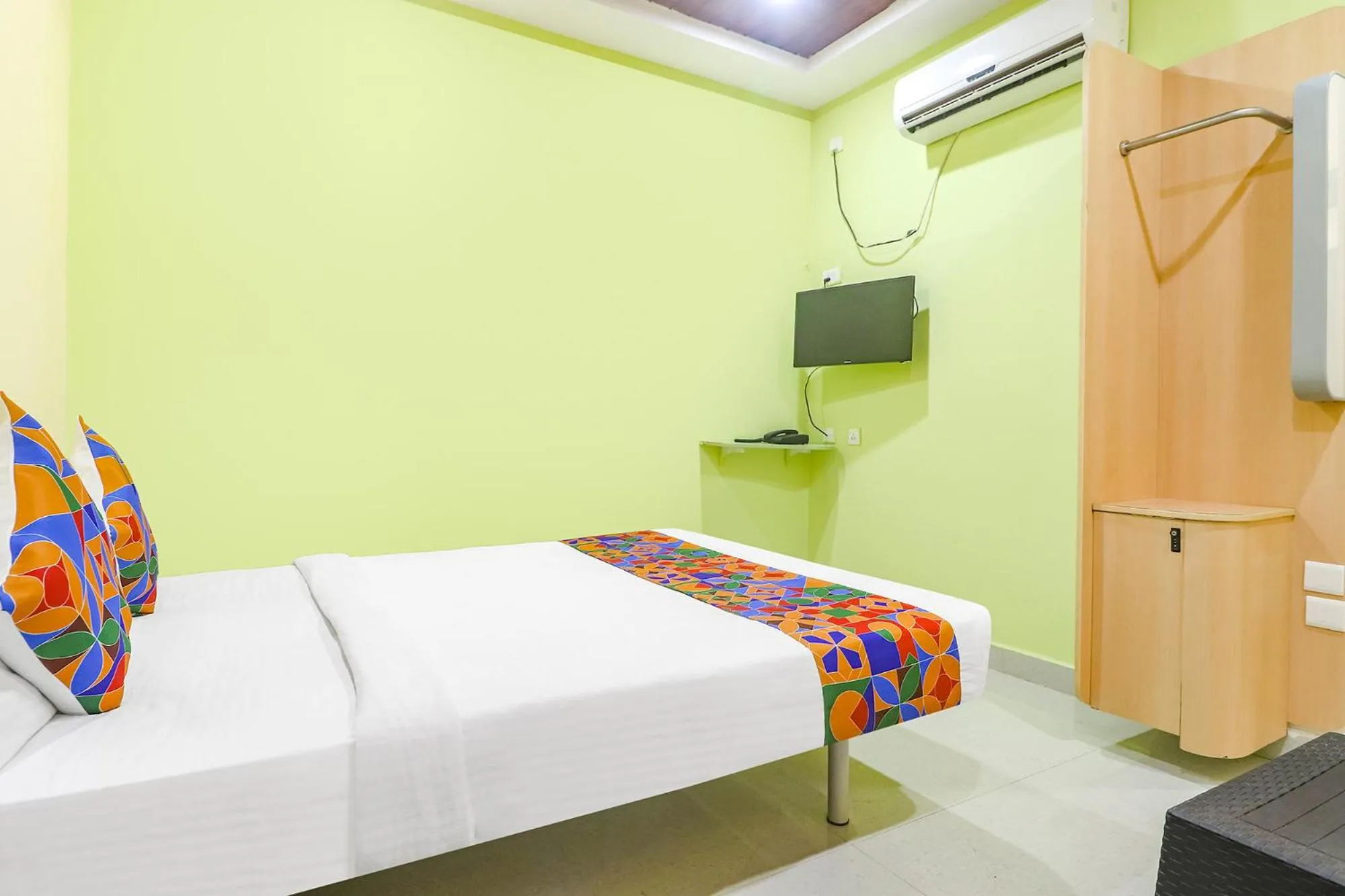 TV and multimedia, Bed in FabExpress Airport Stay Inn - Nr Hyderabad Airport