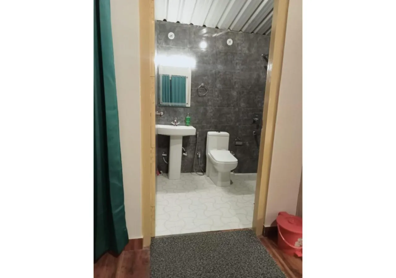 Toilet in LaSerene The Cottage - Pangoot