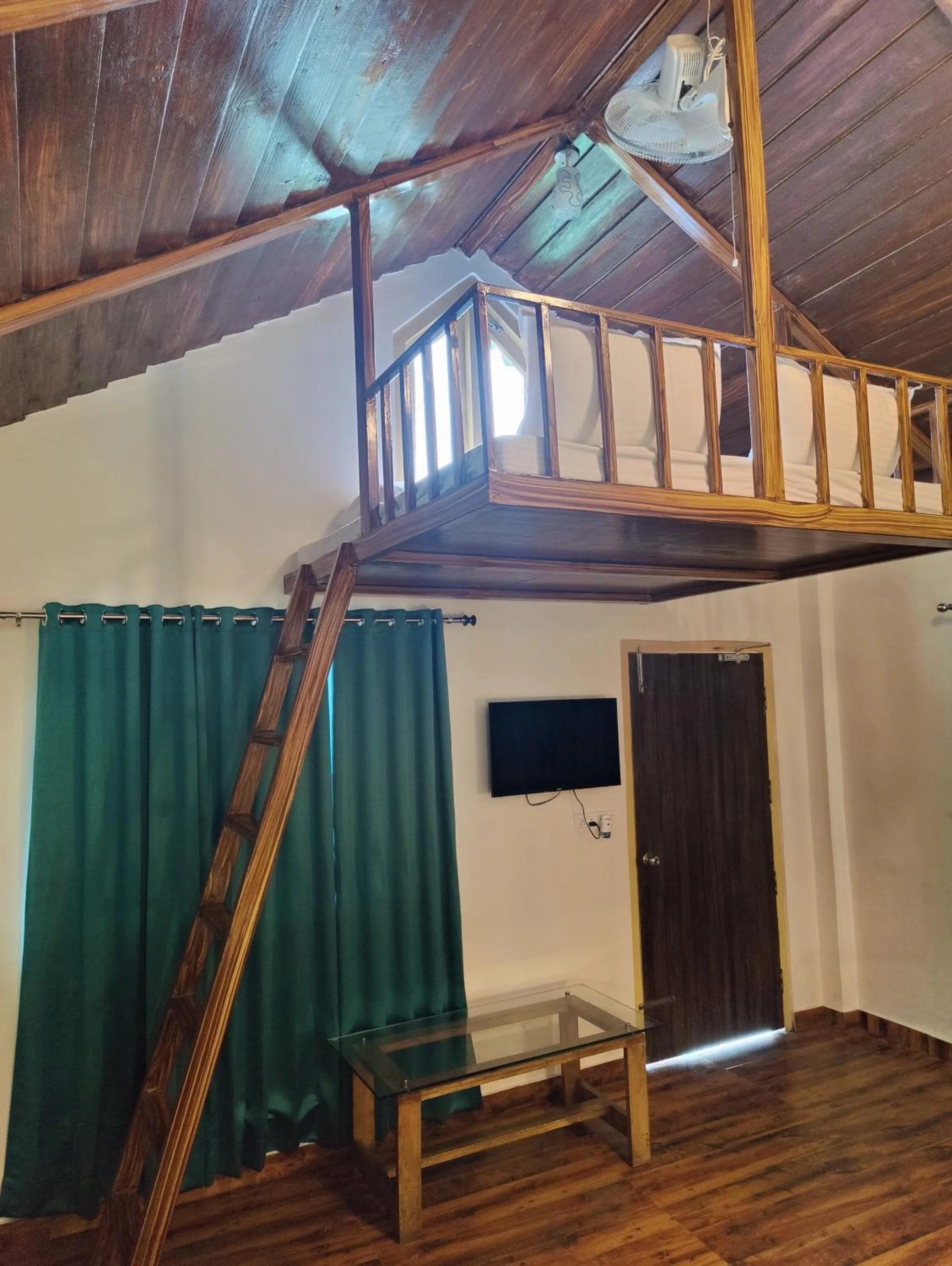 TV and multimedia in LaSerene The Cottage - Pangoot