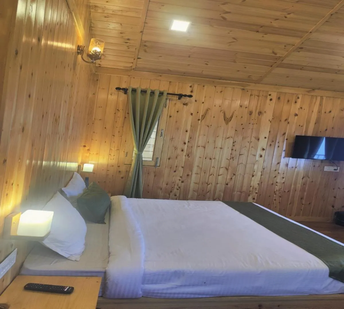 Bed in LaSerene The Cottage - Pangoot