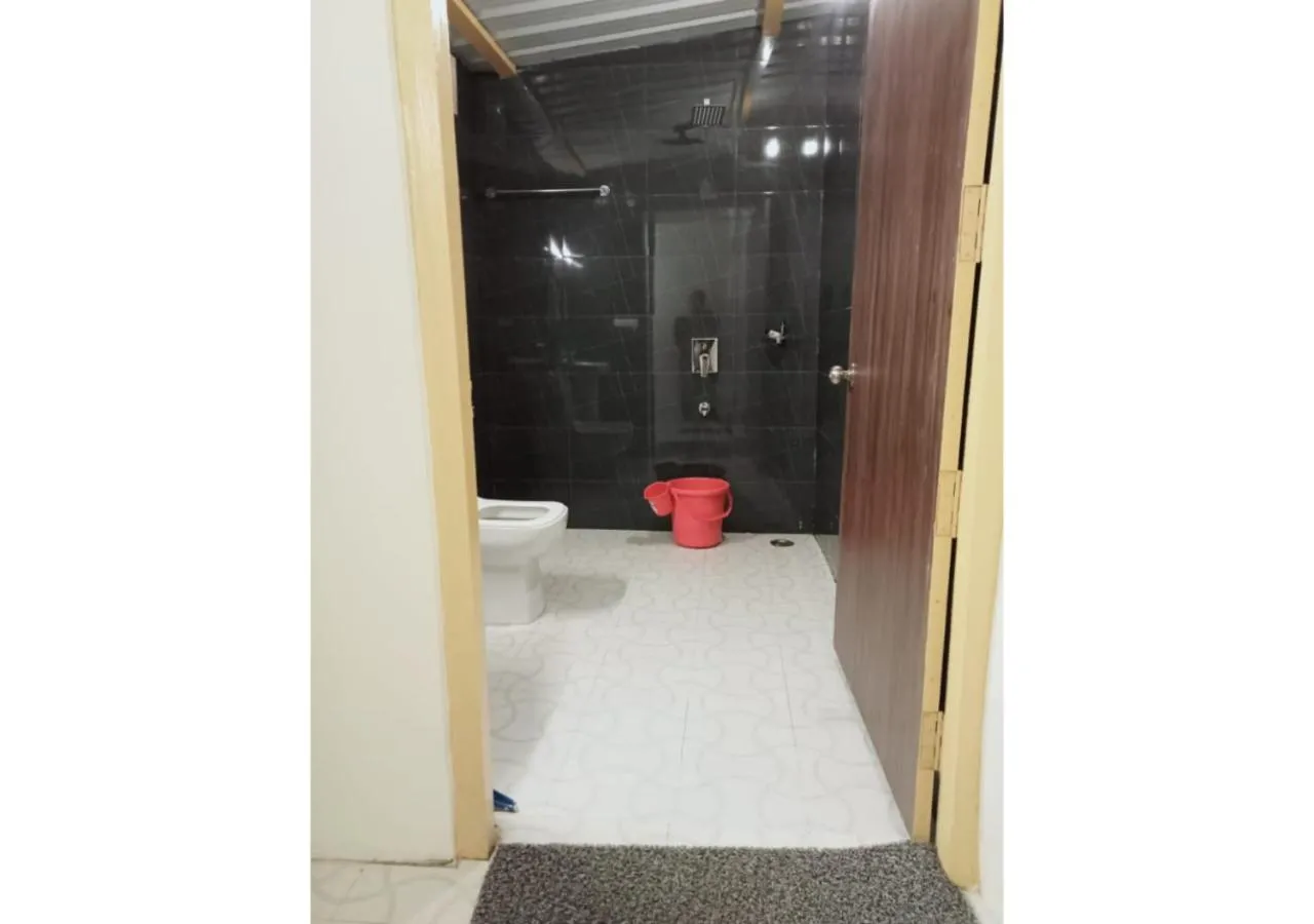 Shower in LaSerene The Cottage - Pangoot