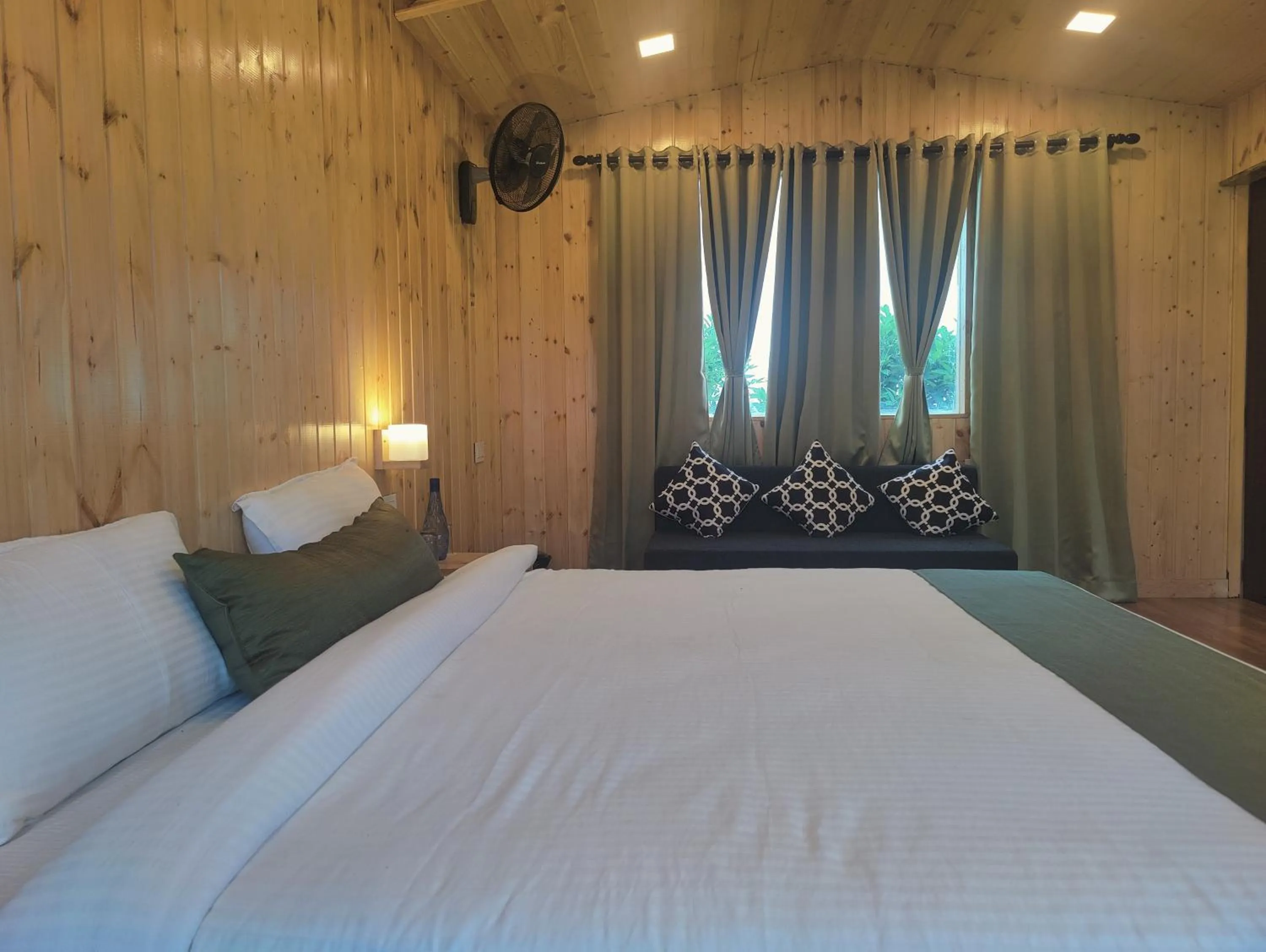 Bed in LaSerene The Cottage - Pangoot