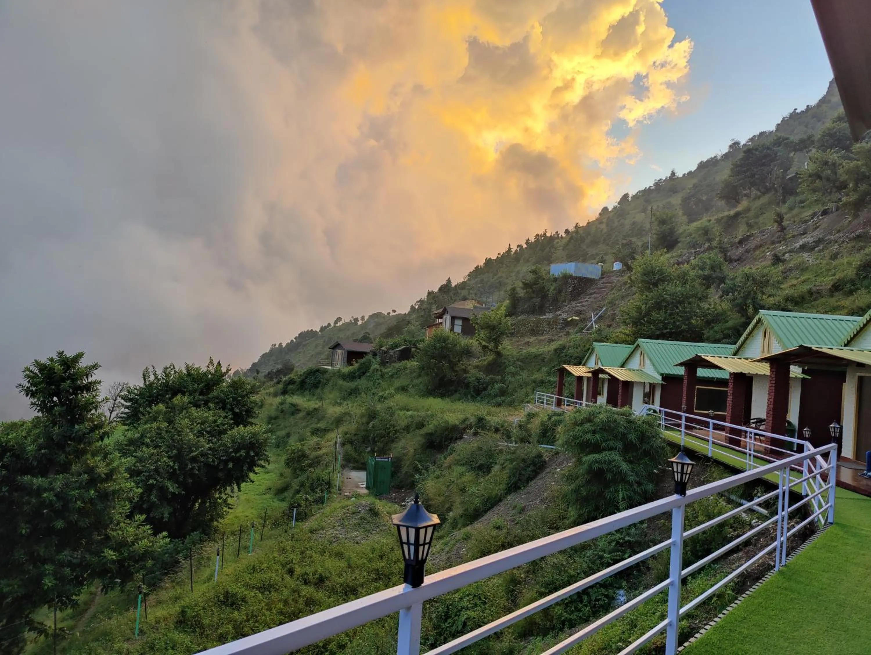 Property building in LaSerene The Cottage - Pangoot