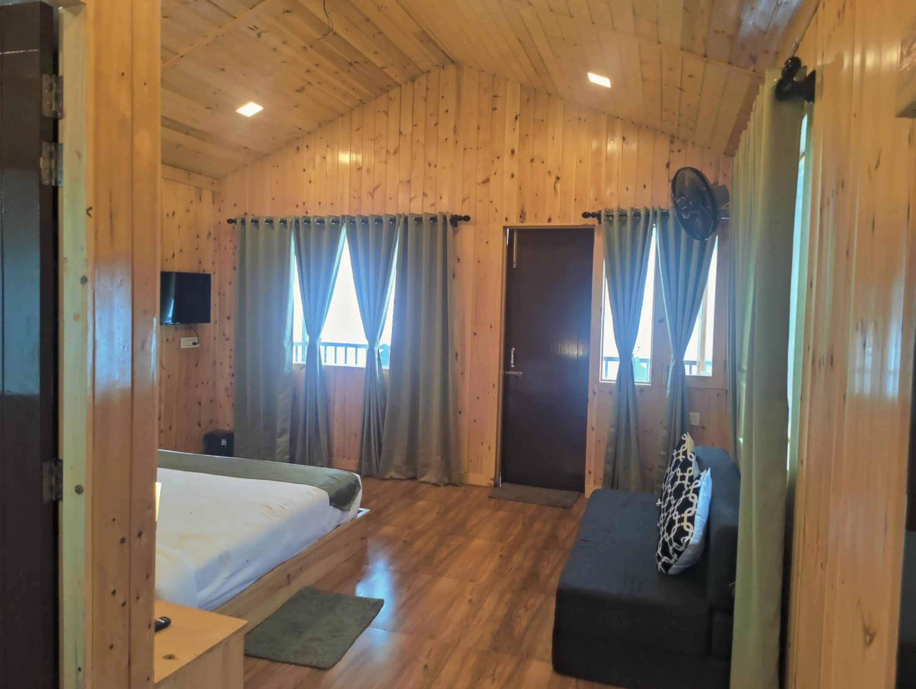 Bed in LaSerene The Cottage - Pangoot