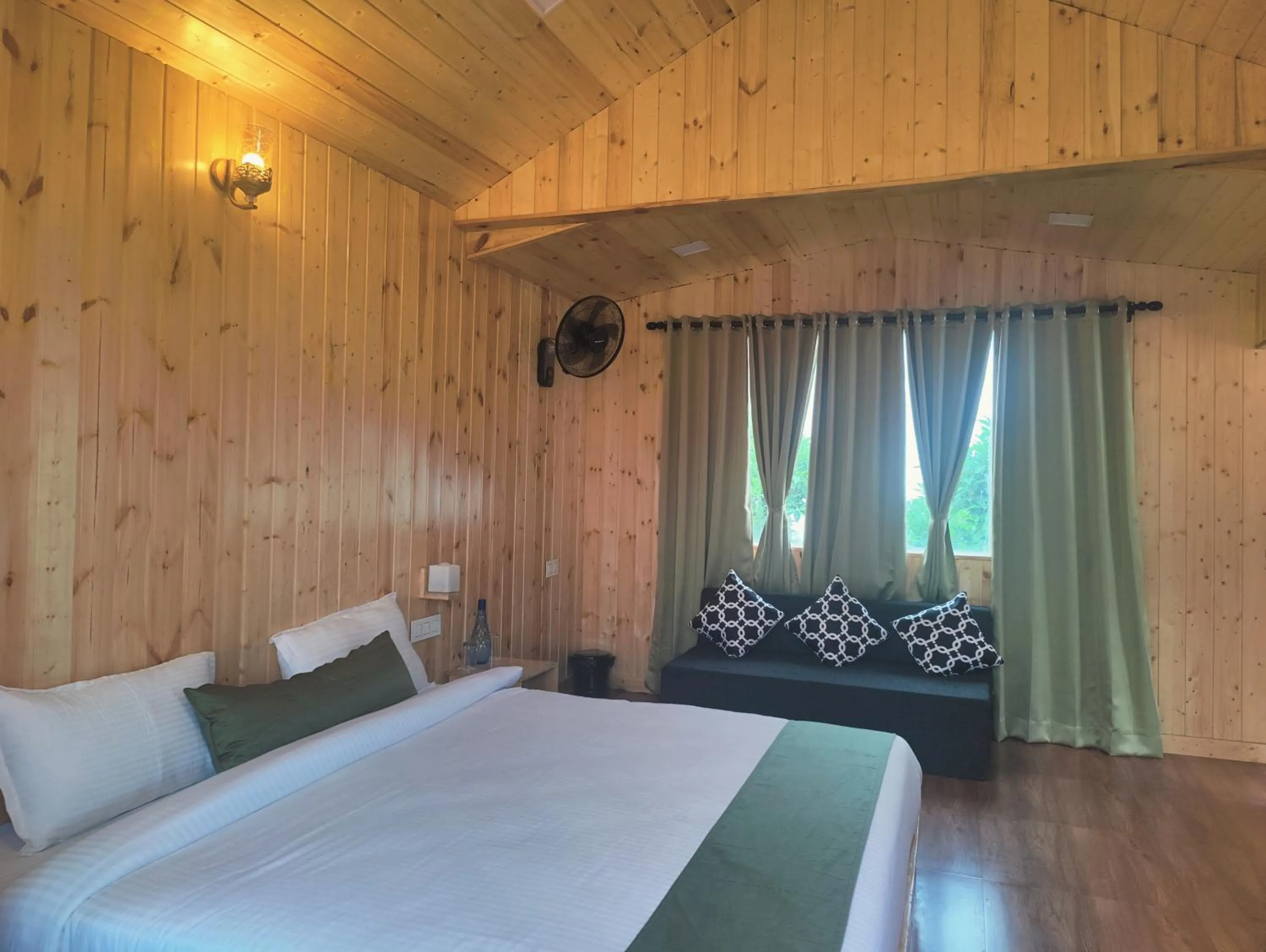 Bed in LaSerene The Cottage - Pangoot