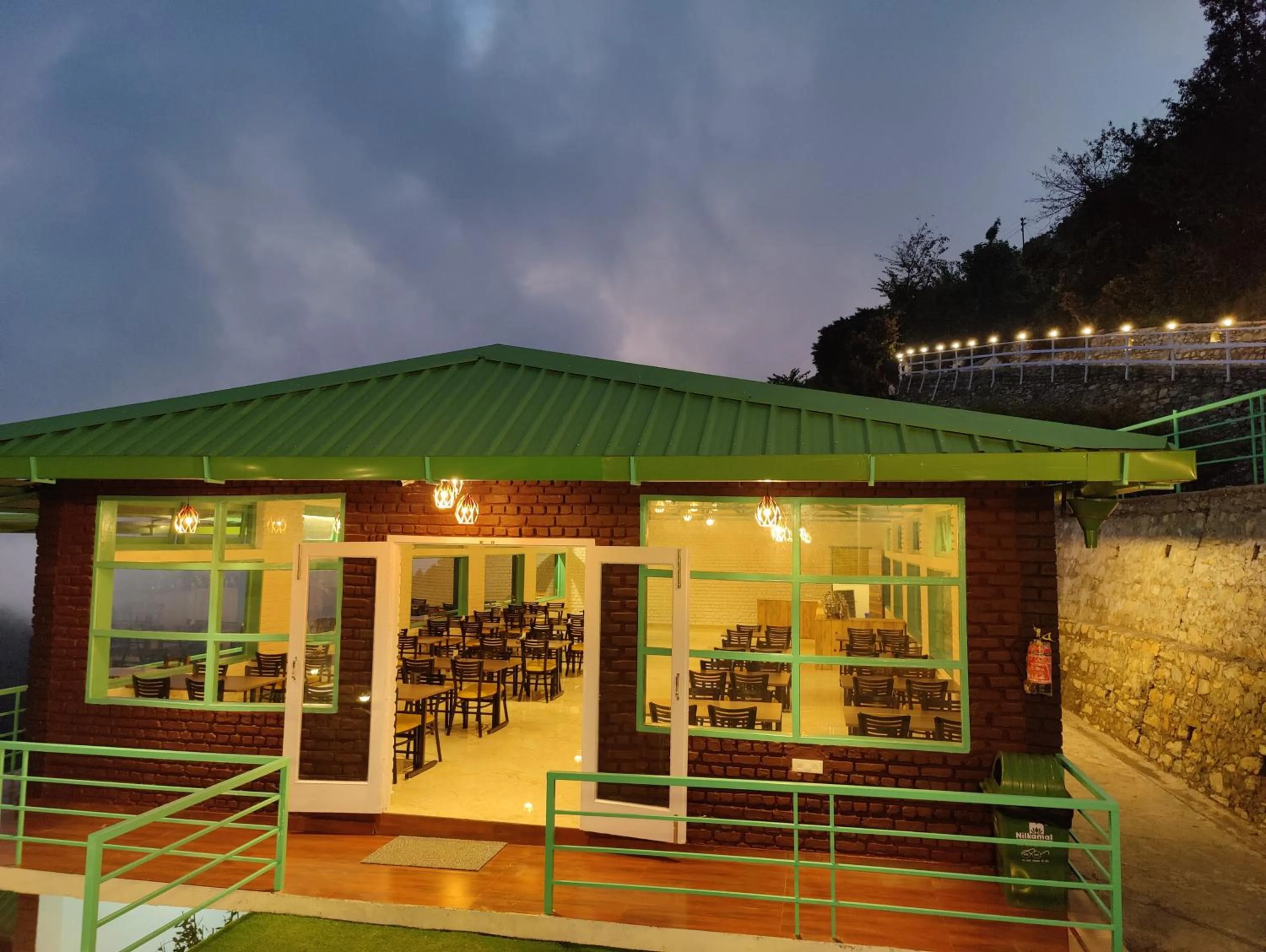 Property building in LaSerene The Cottage - Pangoot