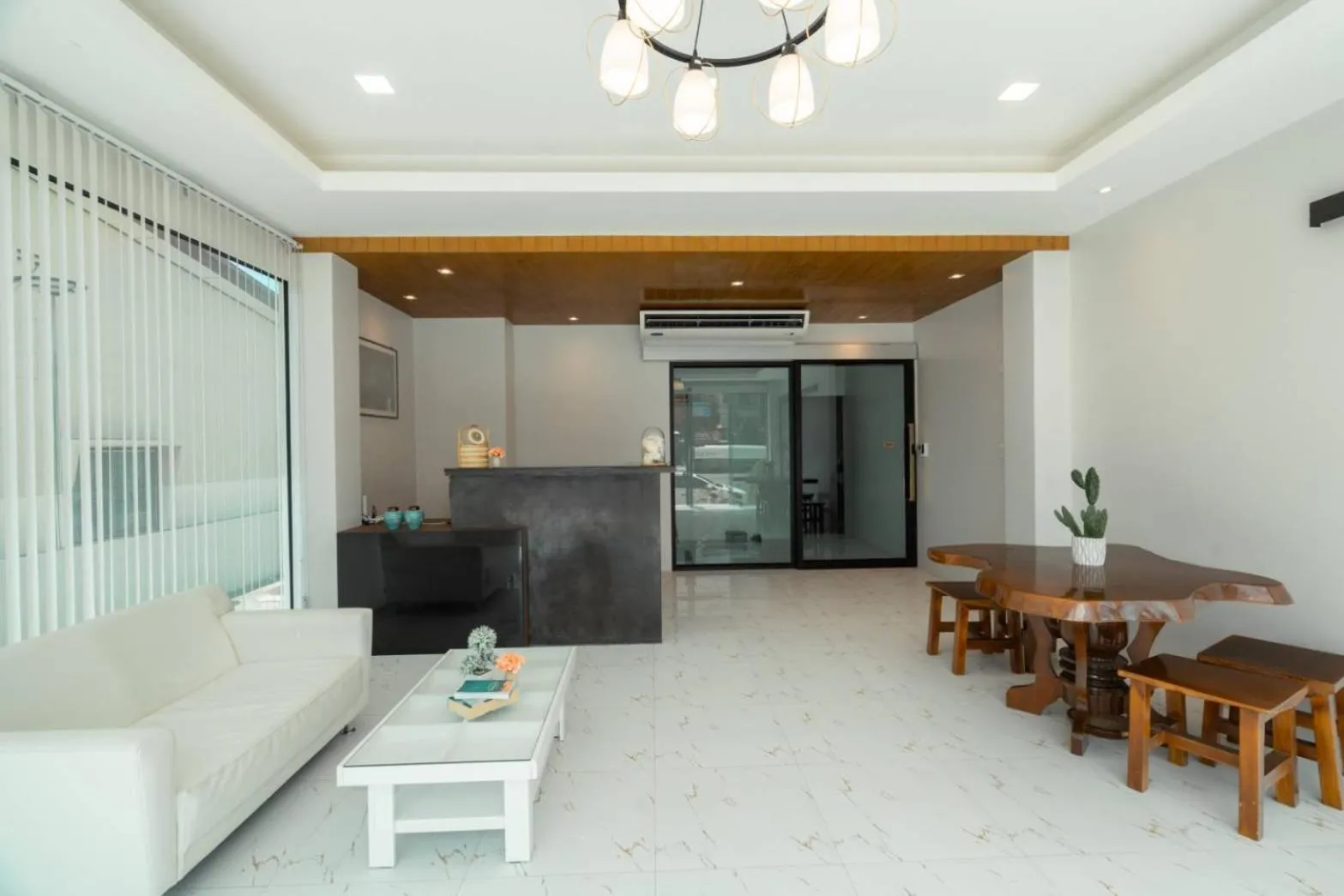 Lobby or reception in Terminal 58 Airport