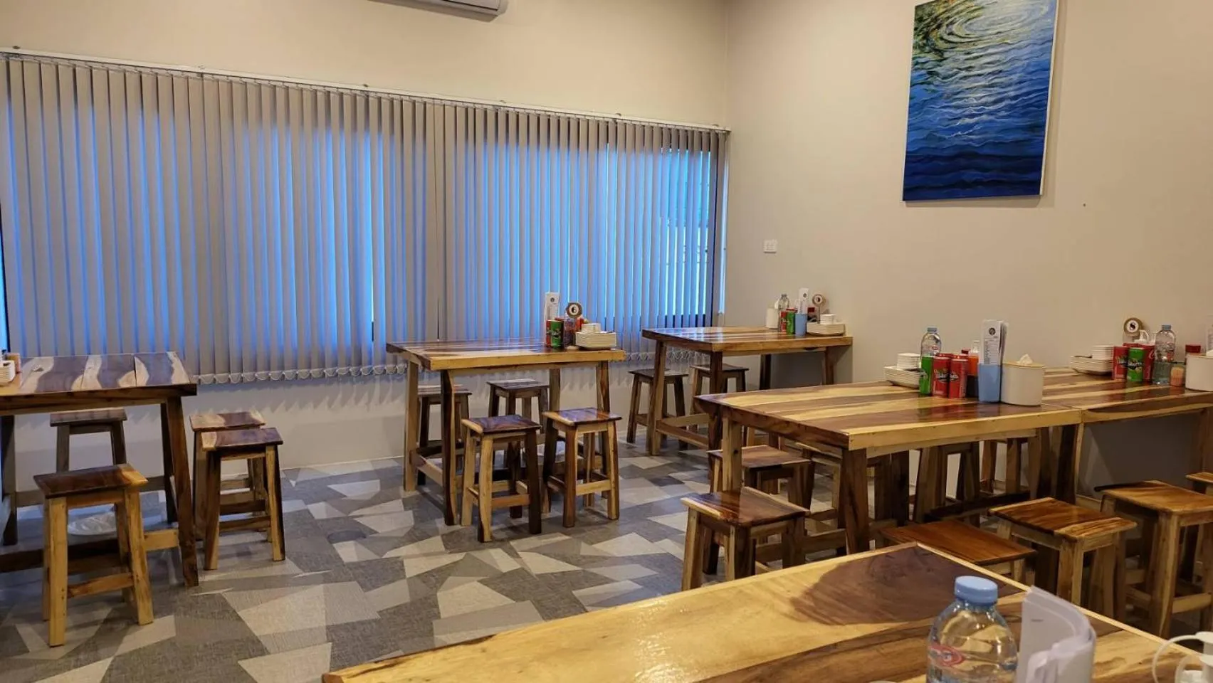 Restaurant/places to eat in Terminal 58 Airport