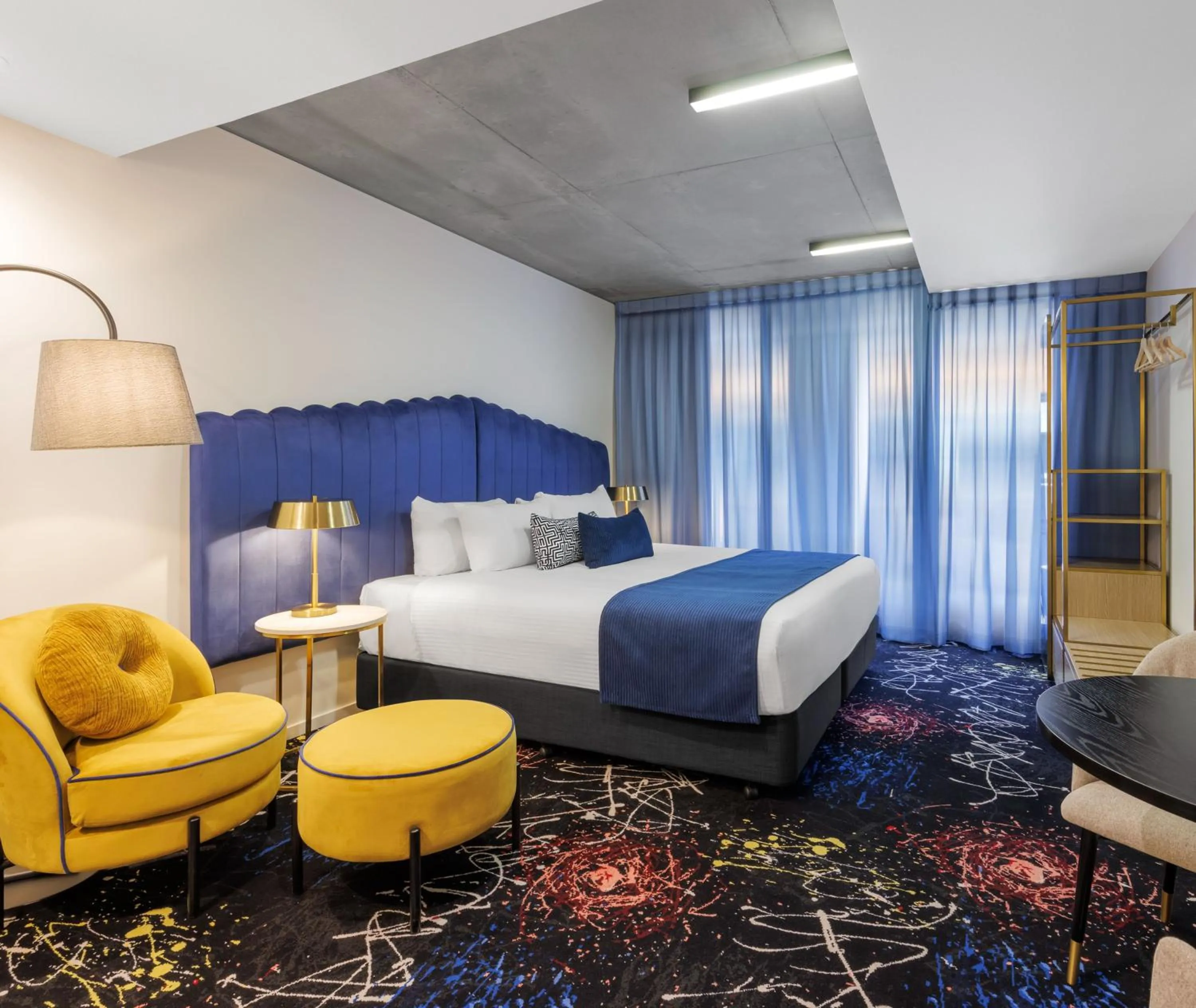 Bed in Oaks Melbourne St Kilda Road Hotel