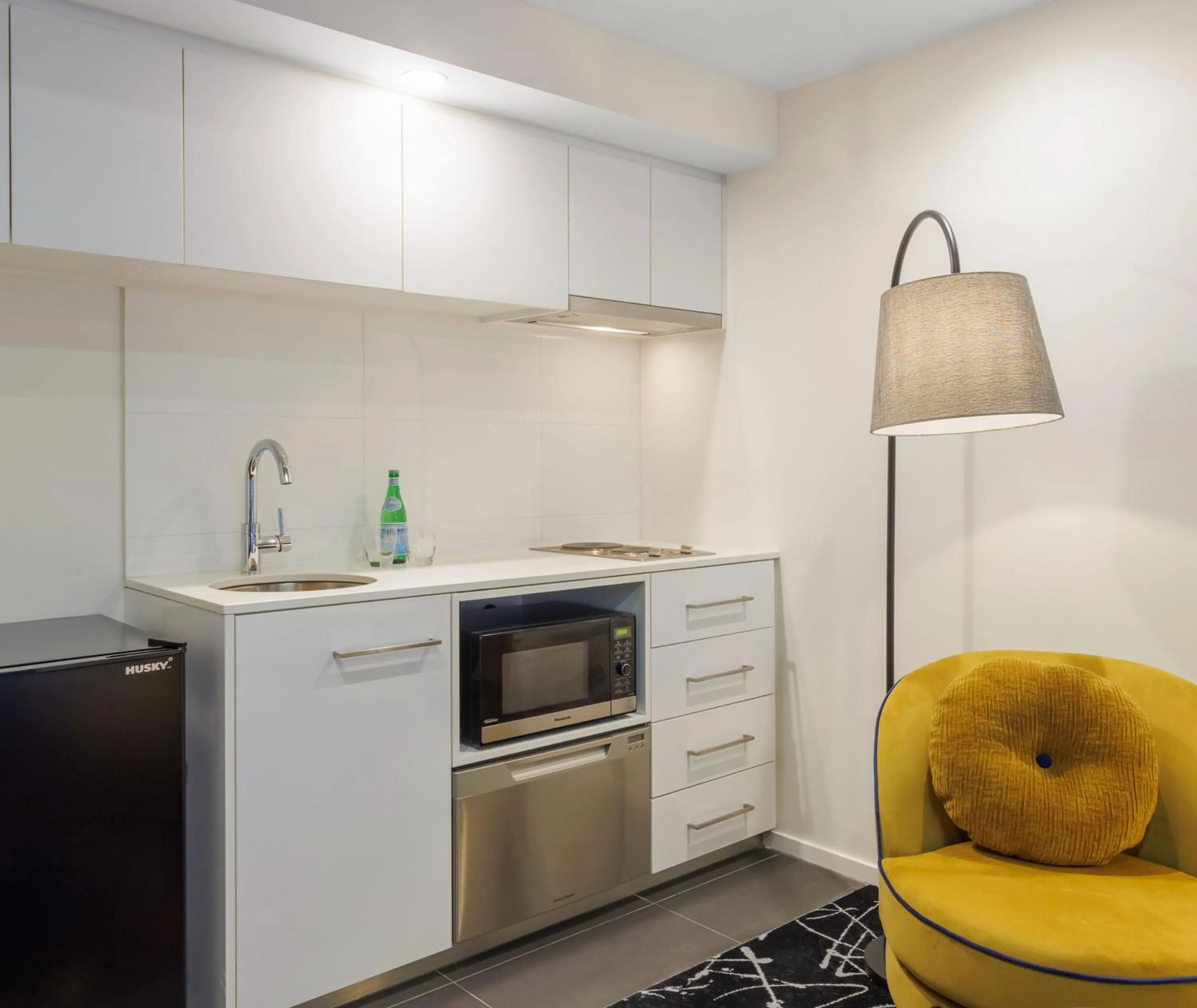 Kitchen or kitchenette in Oaks Melbourne St Kilda Road Hotel