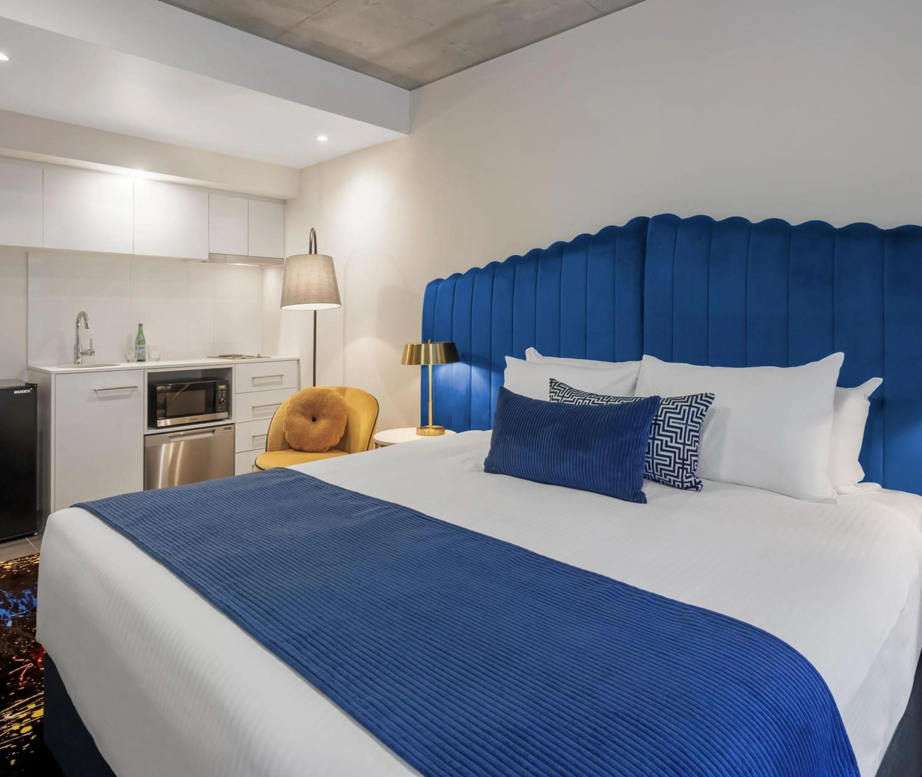 Bed in Oaks Melbourne St Kilda Road Hotel