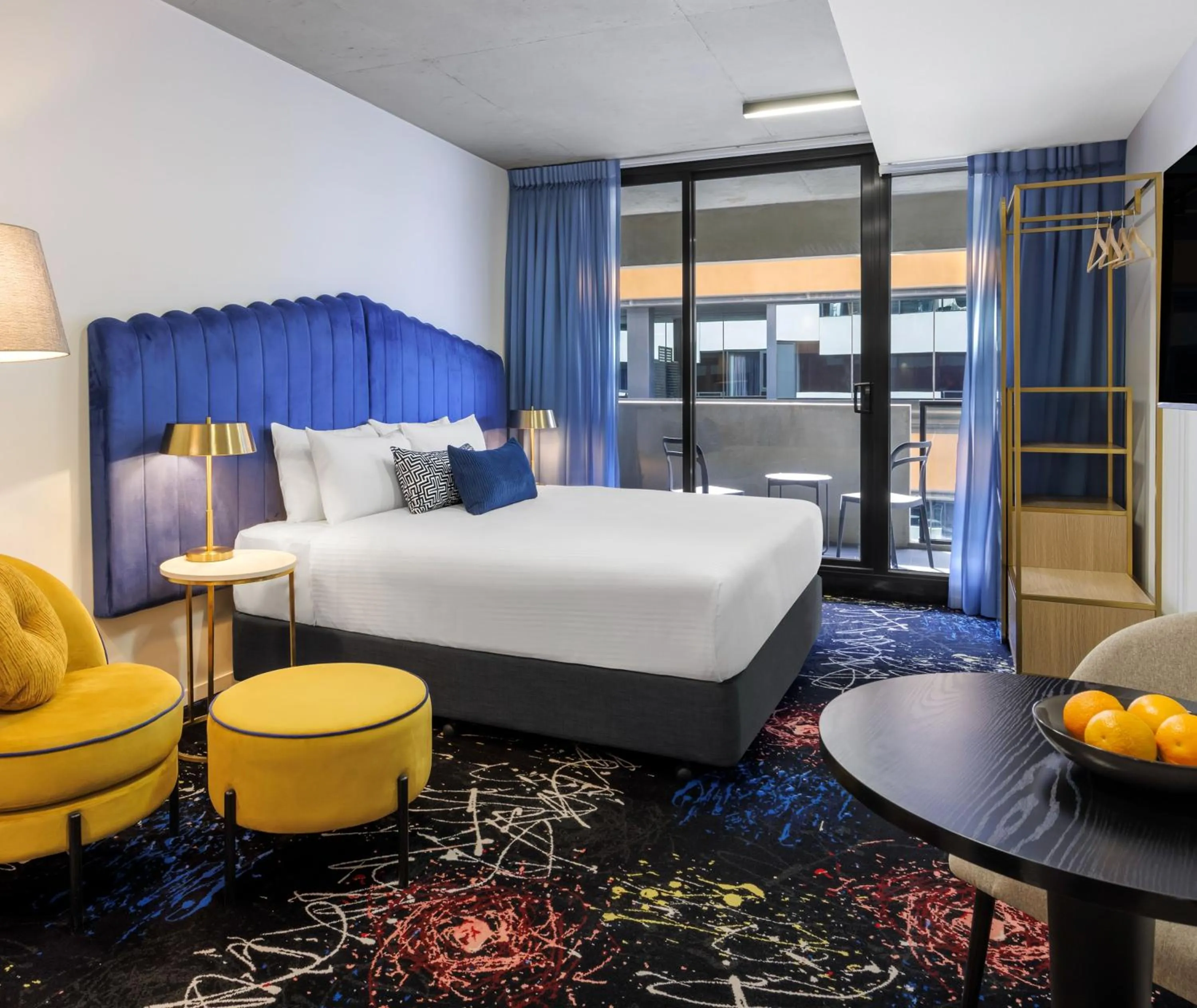 Bedroom, Bed in Oaks Melbourne St Kilda Road Hotel