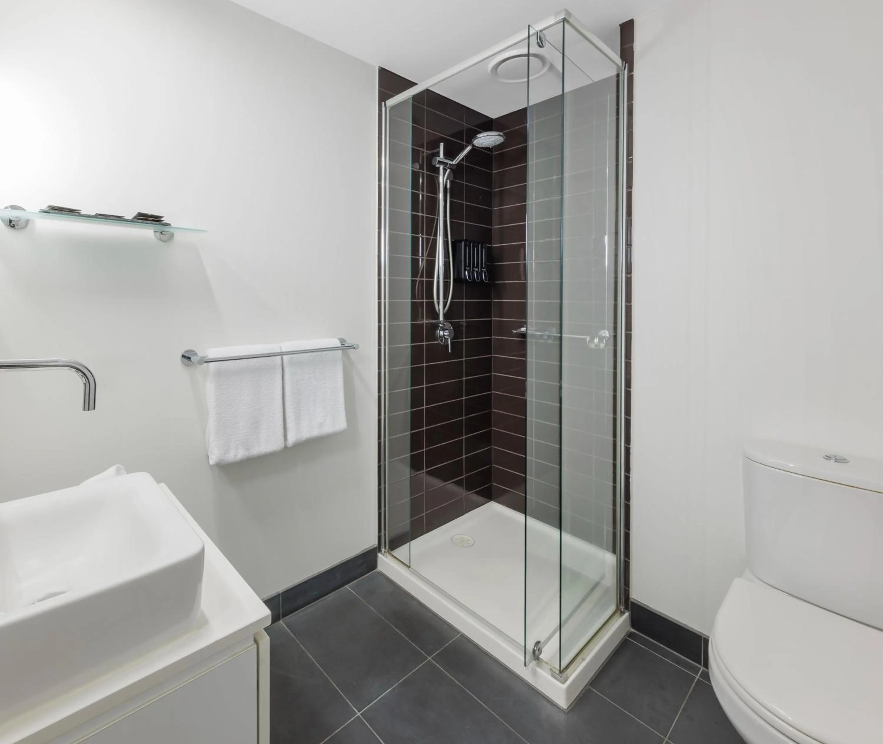 Shower in Oaks Melbourne St Kilda Road Hotel