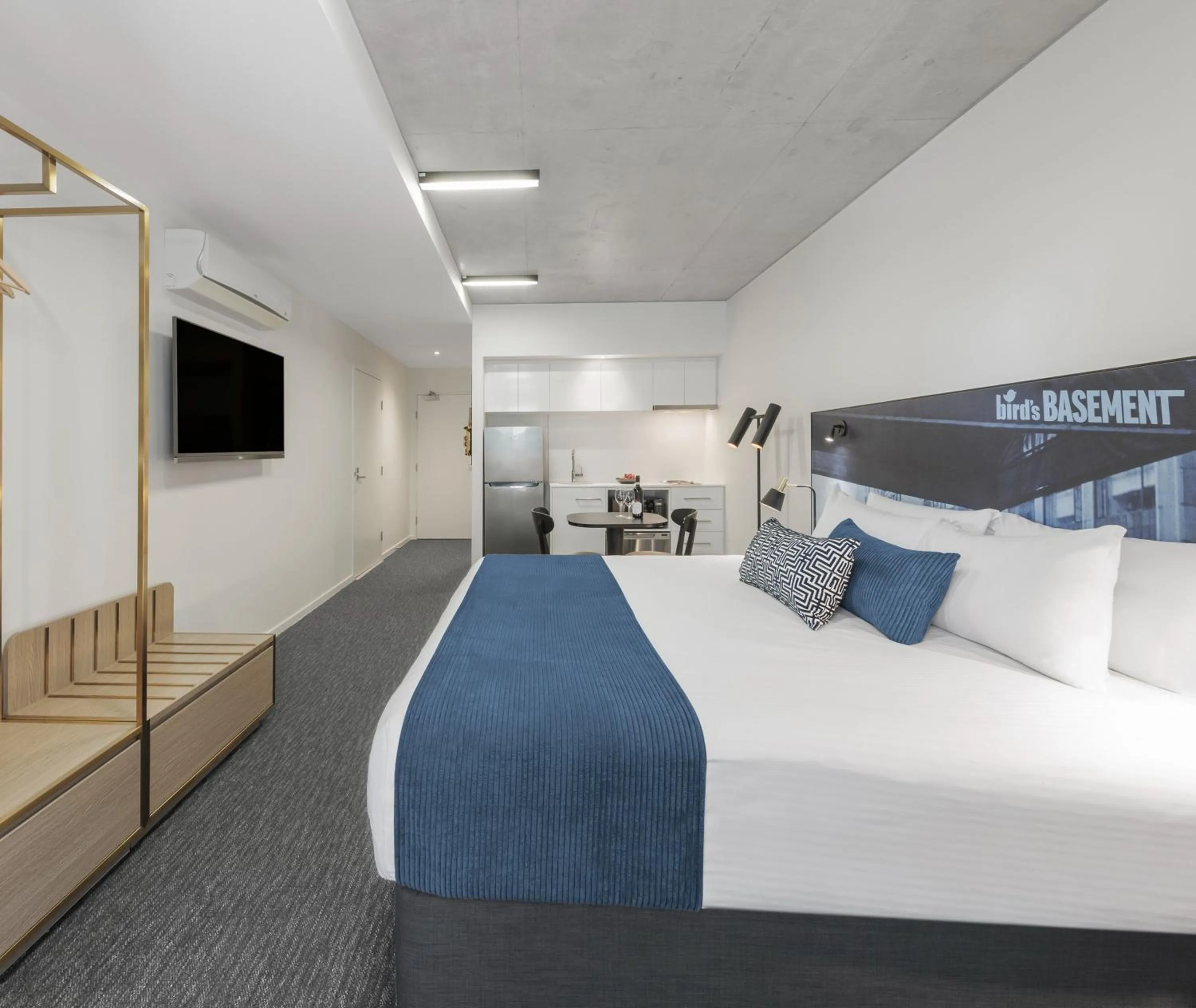 Bed in Oaks Melbourne St Kilda Road Hotel