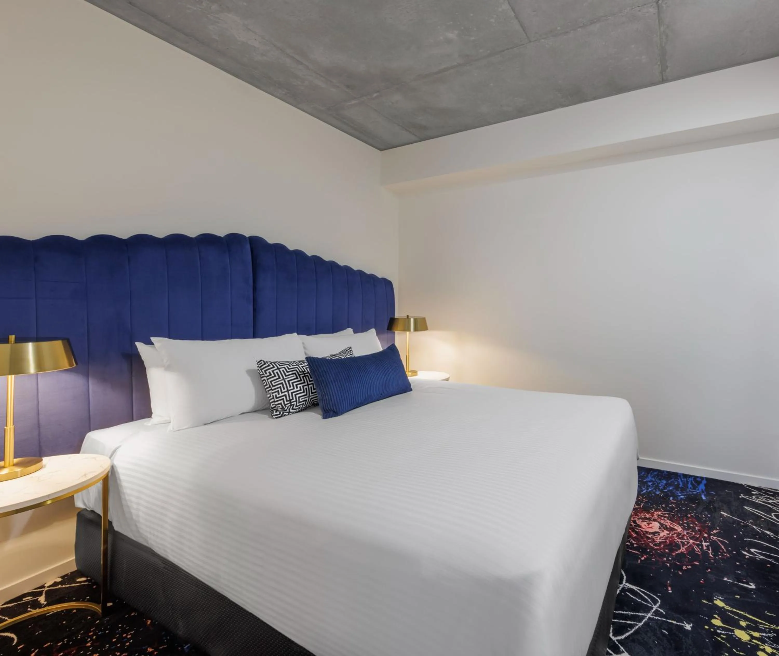 Bedroom, Bed in Oaks Melbourne St Kilda Road Hotel