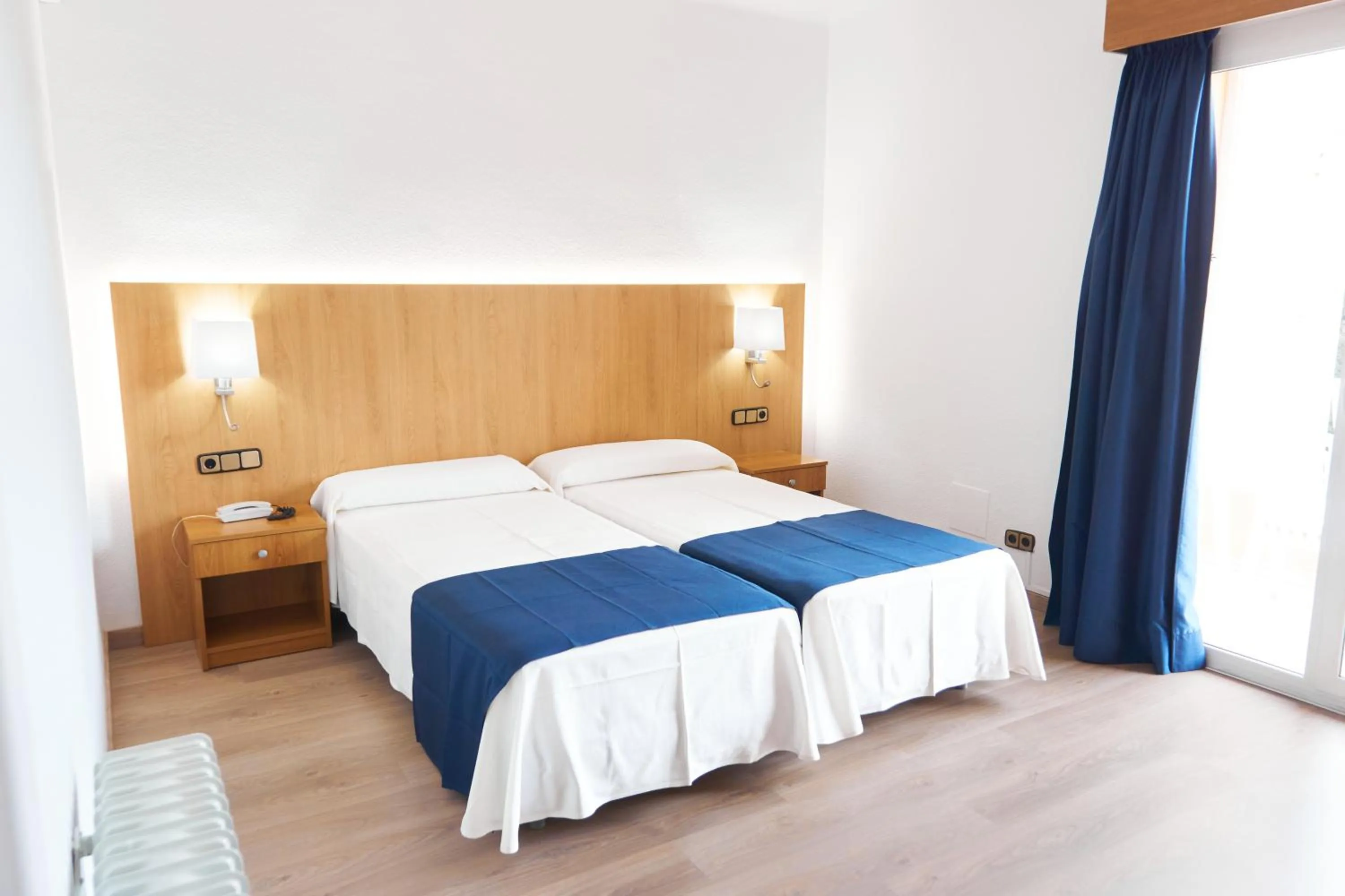 Photo of the whole room, Bed in Nautilus Hotel