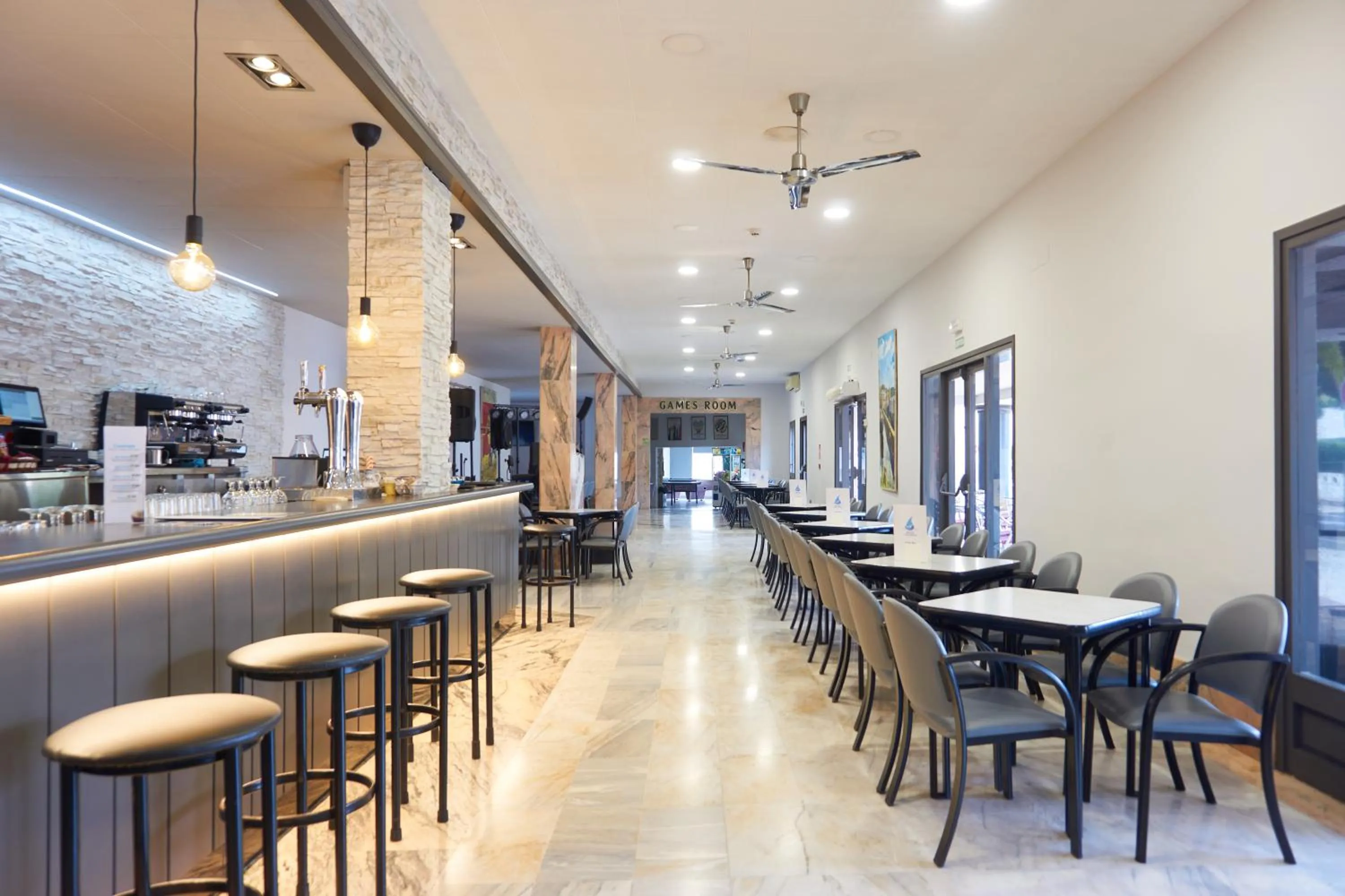 Lounge or bar in Nautilus Hotel