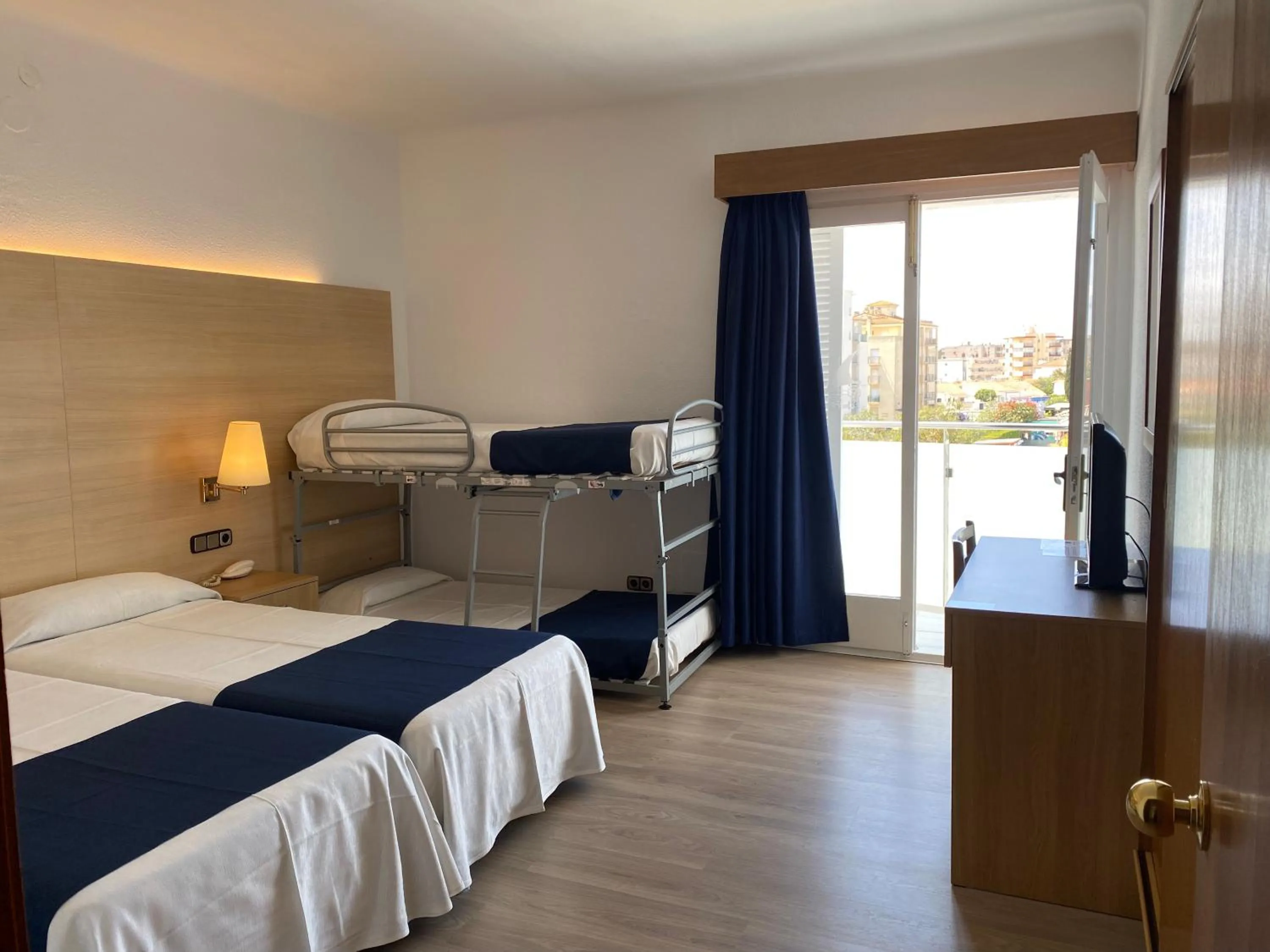 Photo of the whole room, Bed in Nautilus Hotel