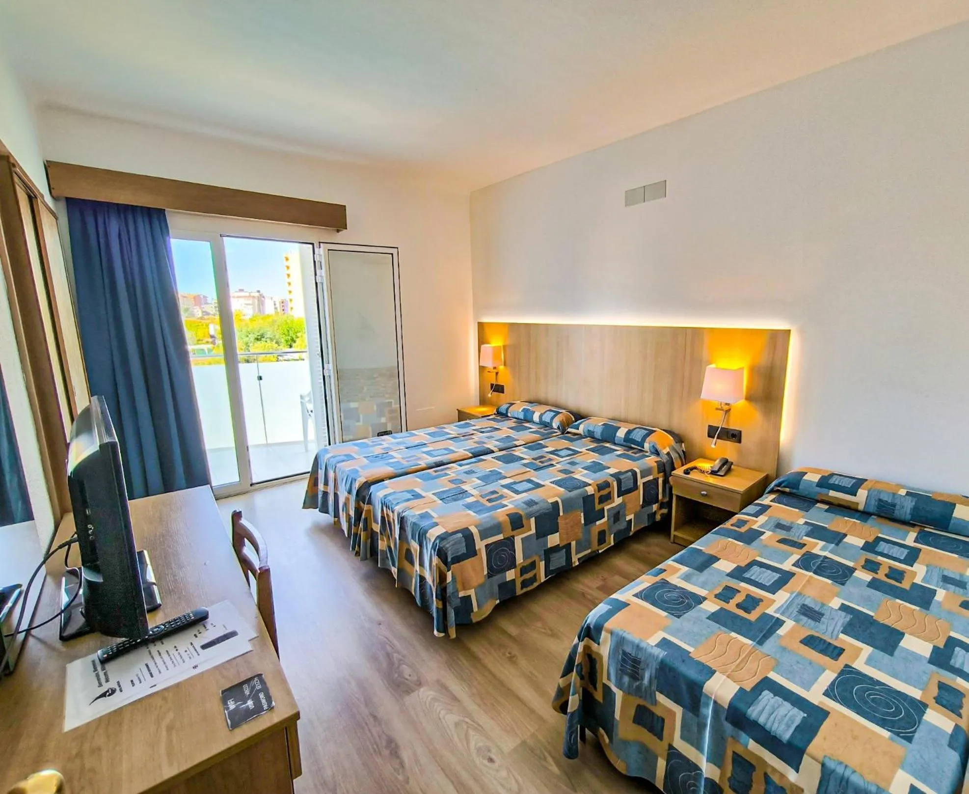 Photo of the whole room, Bed in Nautilus Hotel