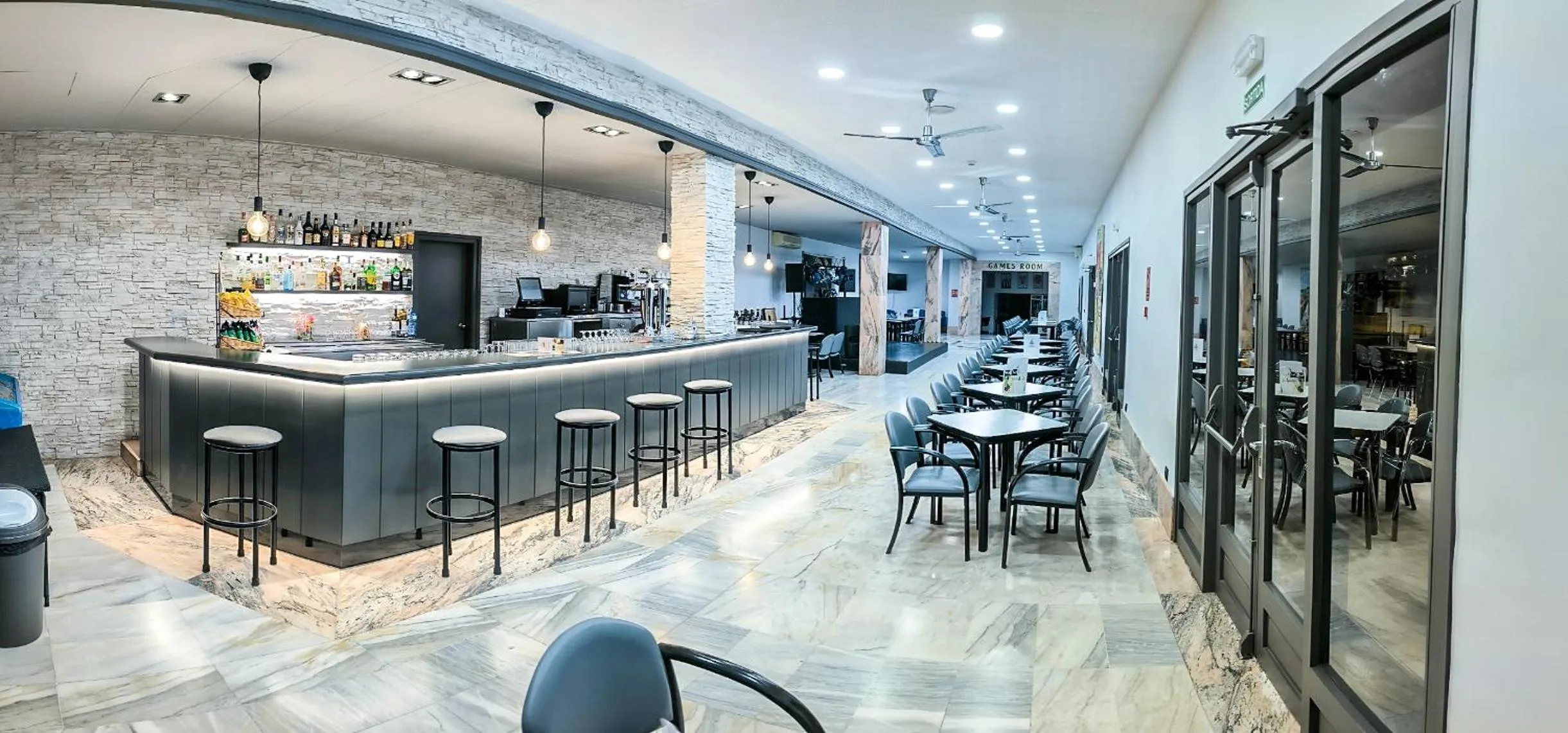 Lounge or bar in Nautilus Hotel