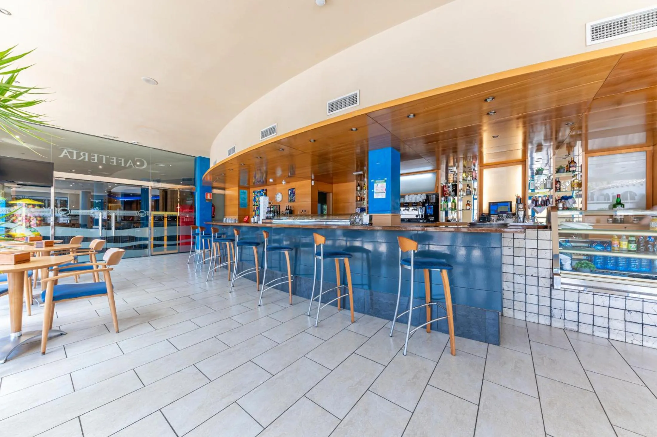 Restaurant/places to eat in Hotel Rober Palas